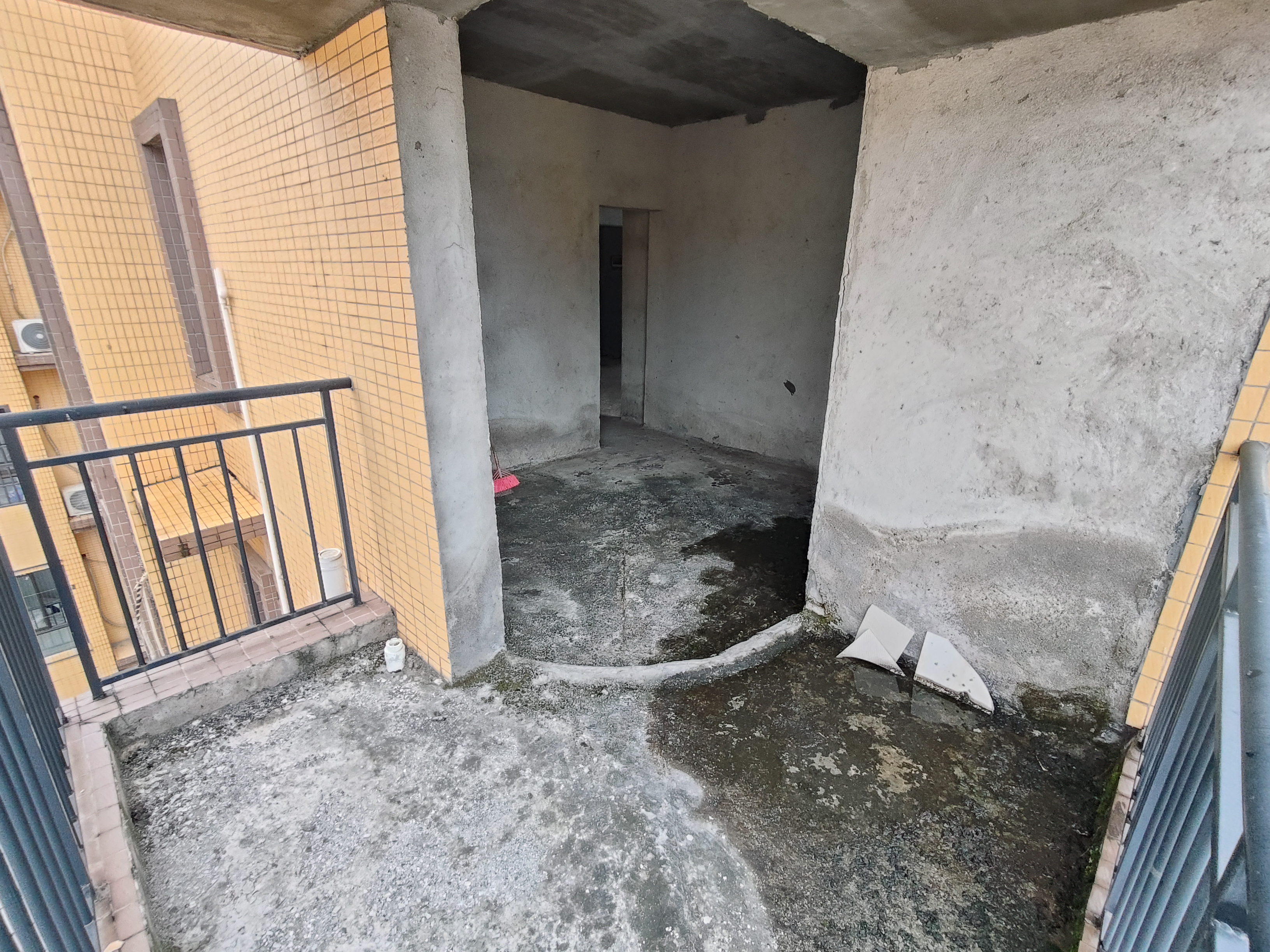 棕榈园  3室2厅1卫   40.80万客厅