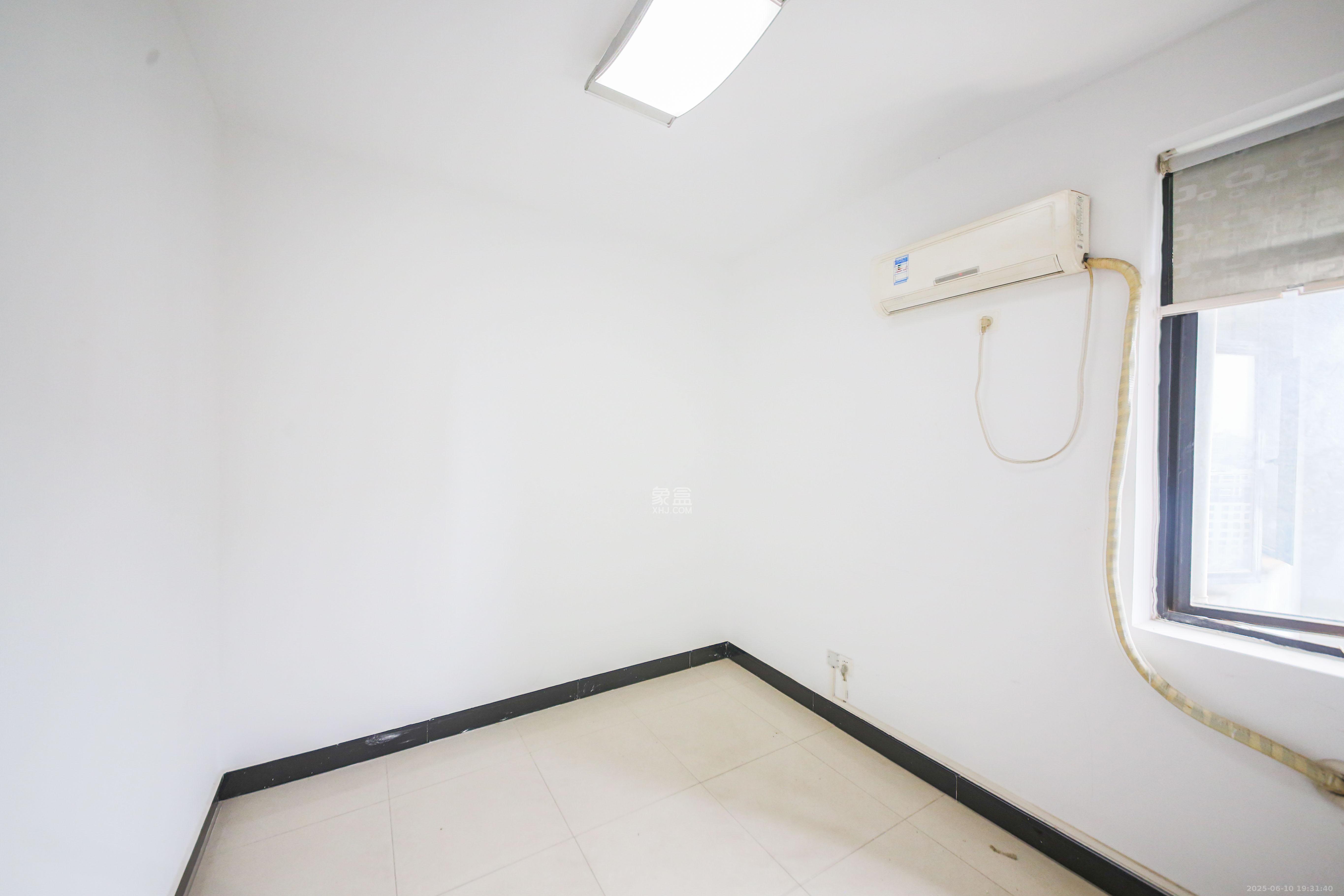 鑫远杰座  2室2厅1卫    45.0万卧室