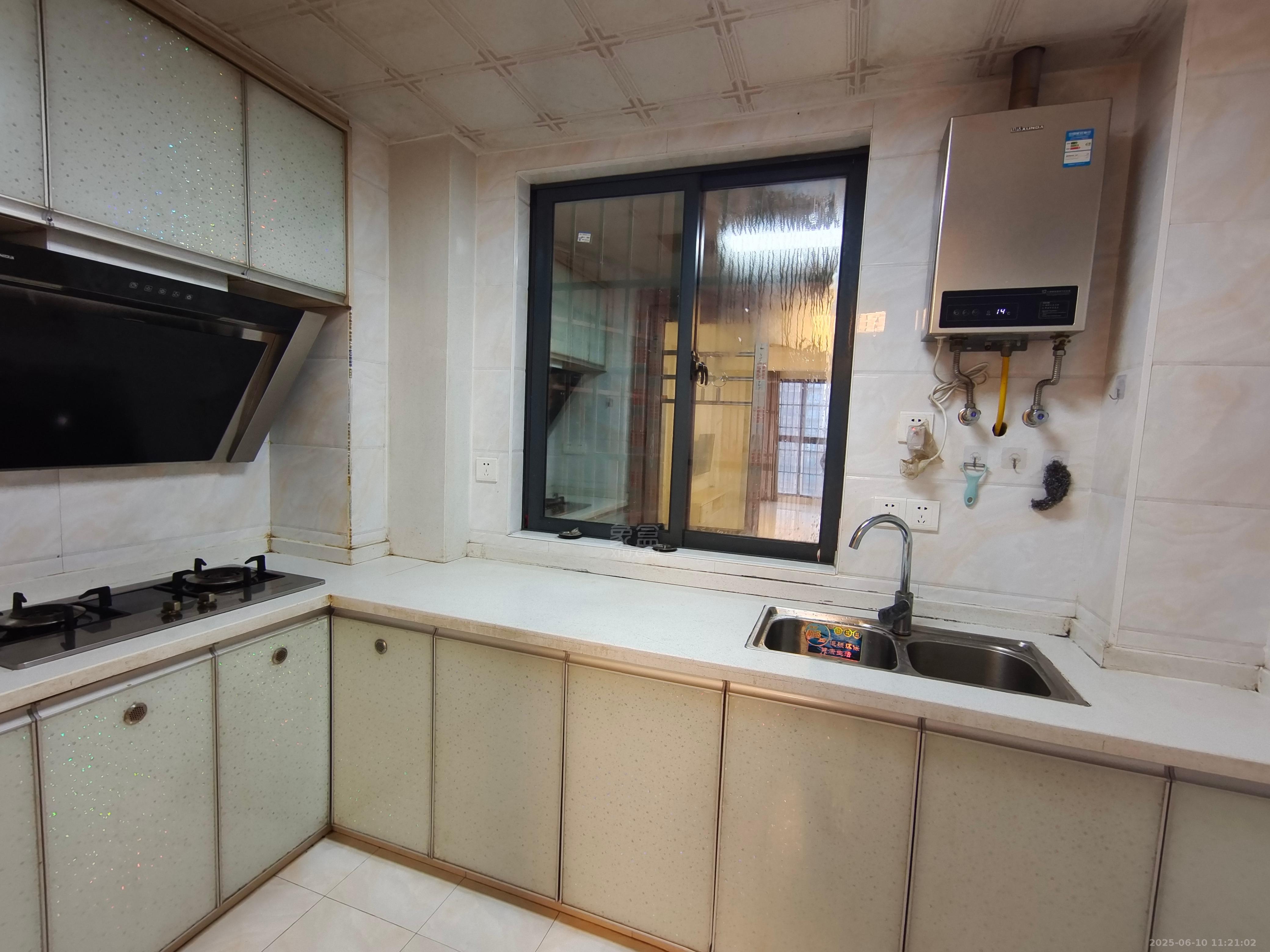 大江观邸-富基花园 3室2厅2卫 1900.0元/月 大江观邸-富基花园 3室2厅2卫 1900.0元/月室内图