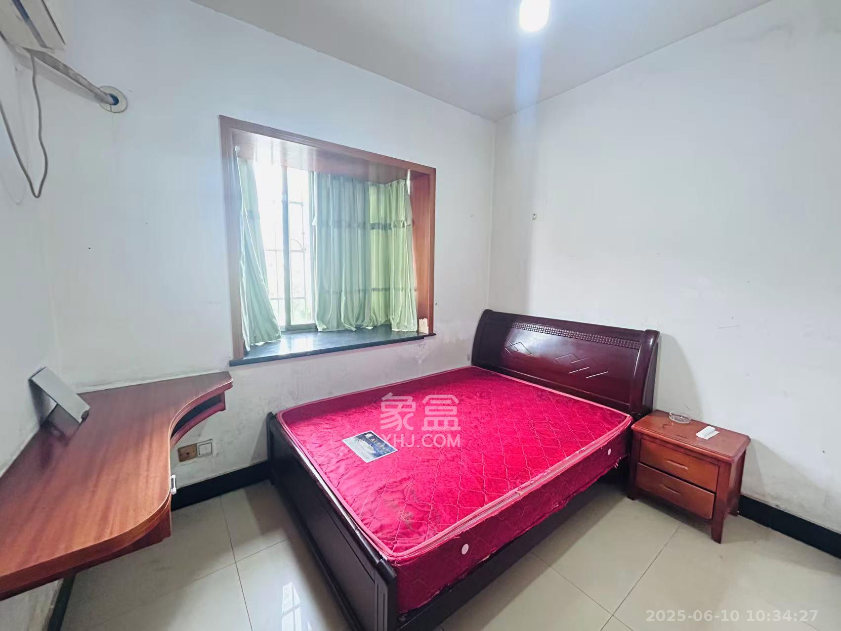 粟塘小区  3室2厅2卫    2000.0元/月室内图