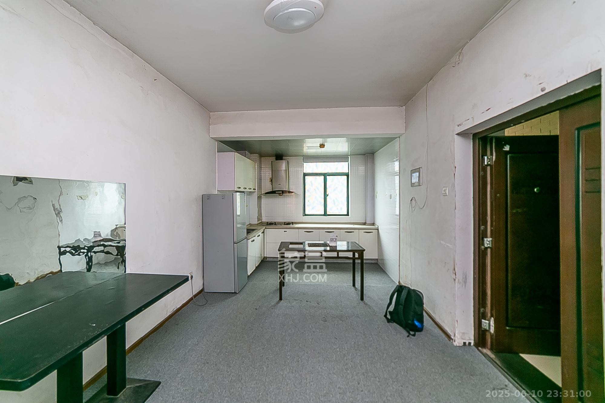 中江国际花城 3室2厅2卫 108.0万 中江国际花城 3室2厅2卫 108.0万客厅