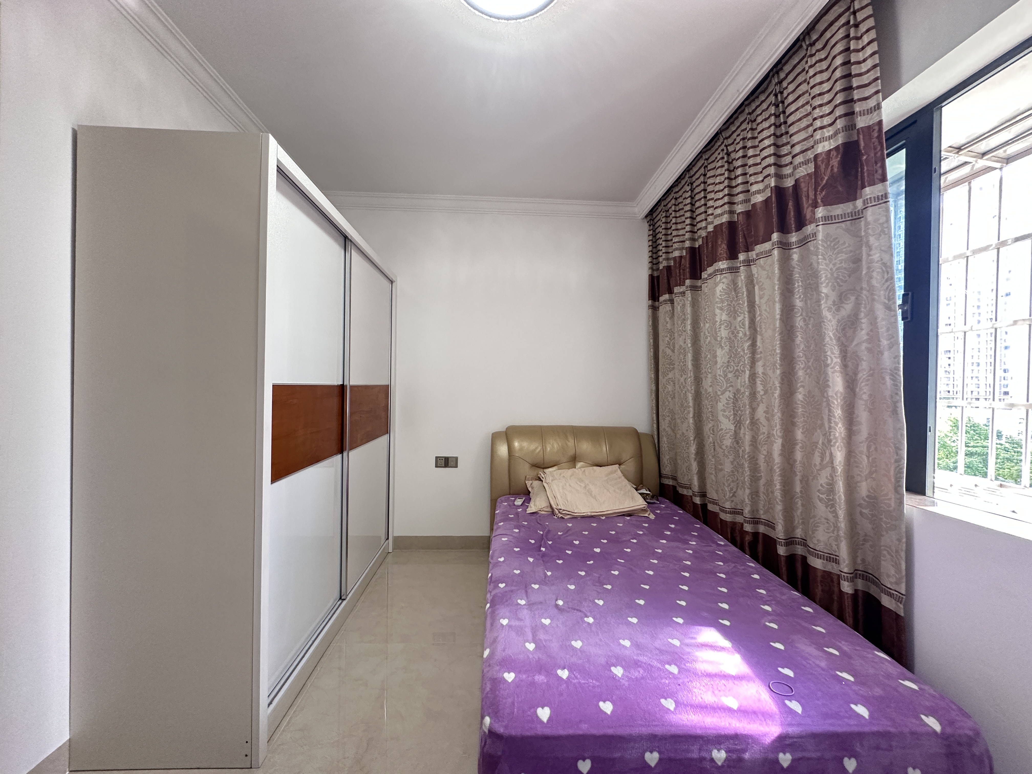 国兴城(B区) 5室2厅2卫 275.0万 国兴城(B区) 5室2厅2卫 275.0万客厅