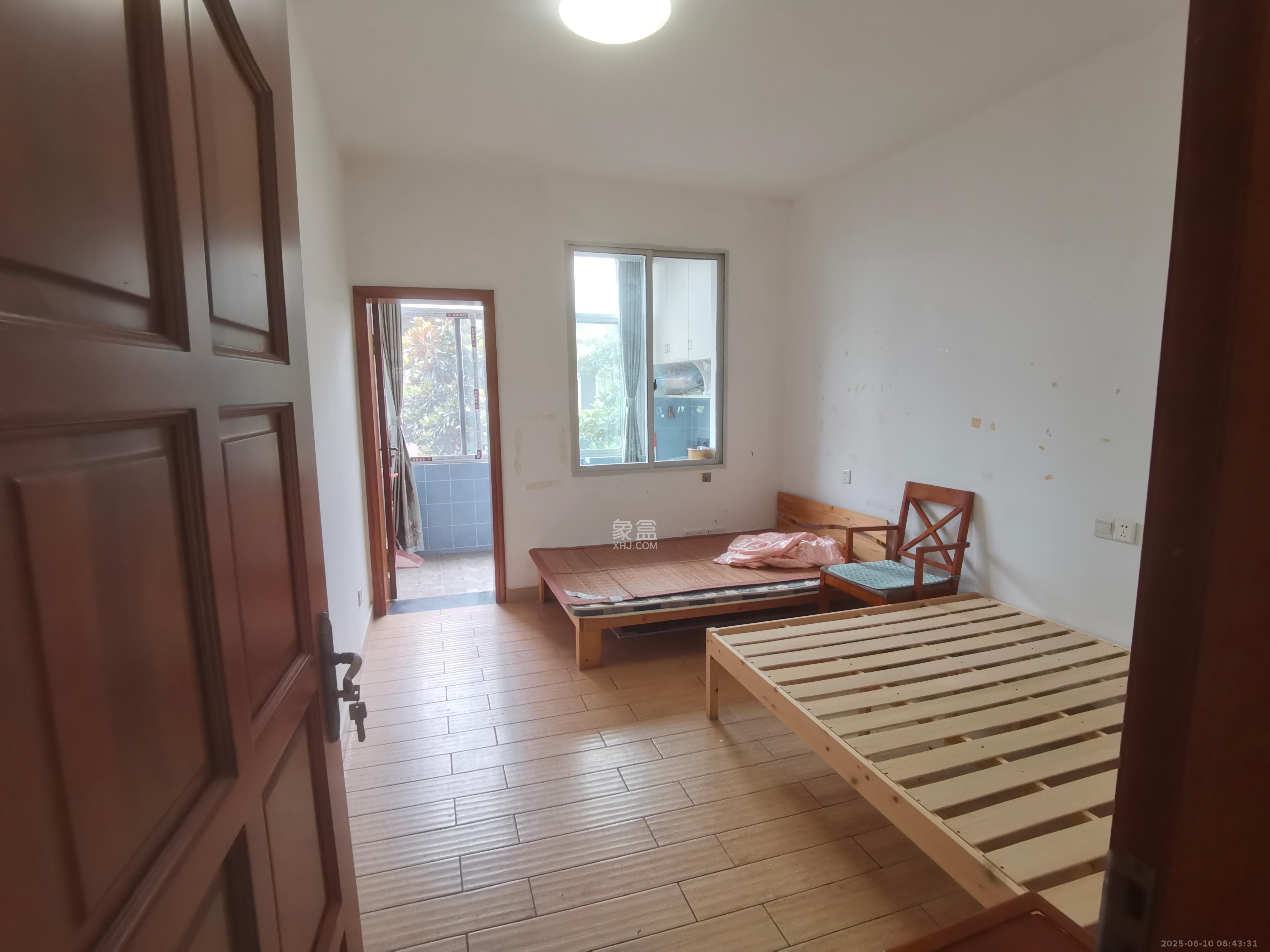 湘农桥社区 3室1厅1卫 2400.0元/月 湘农桥社区 3室1厅1卫 2400.0元/月室内图