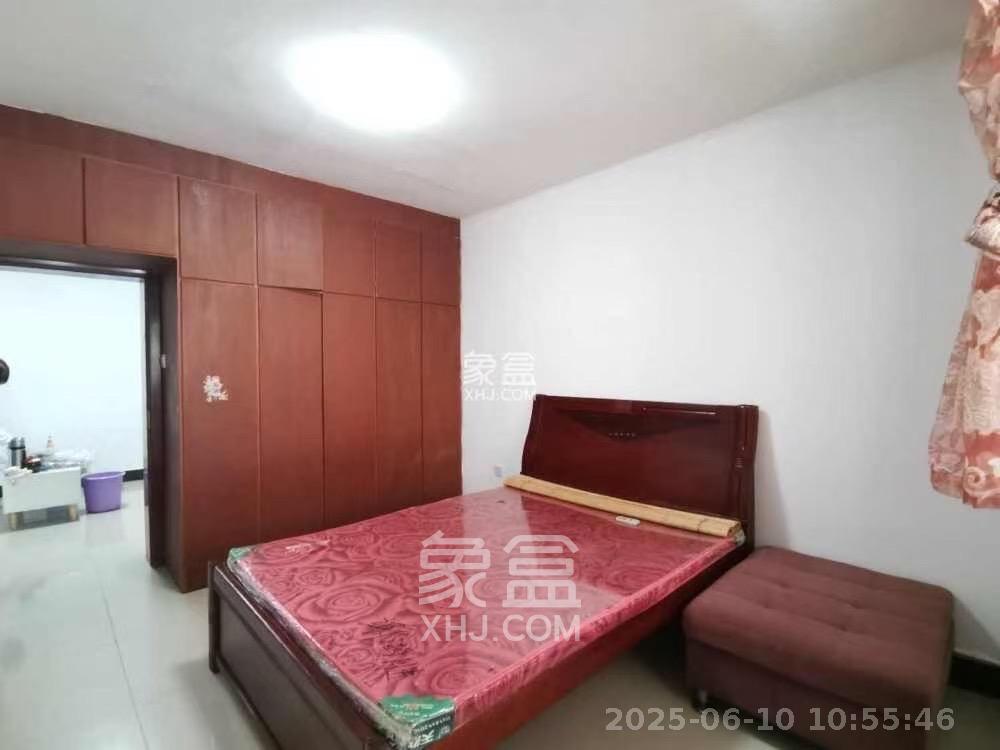 向东南社区  3室1厅1卫   1600.00元/月室内图