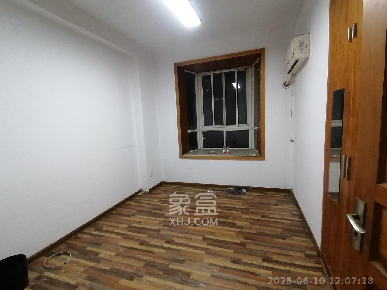 长远华樟名府 4室2厅1卫 3200.0元/月 长远华樟名府 4室2厅1卫 3200.0元/月室内图