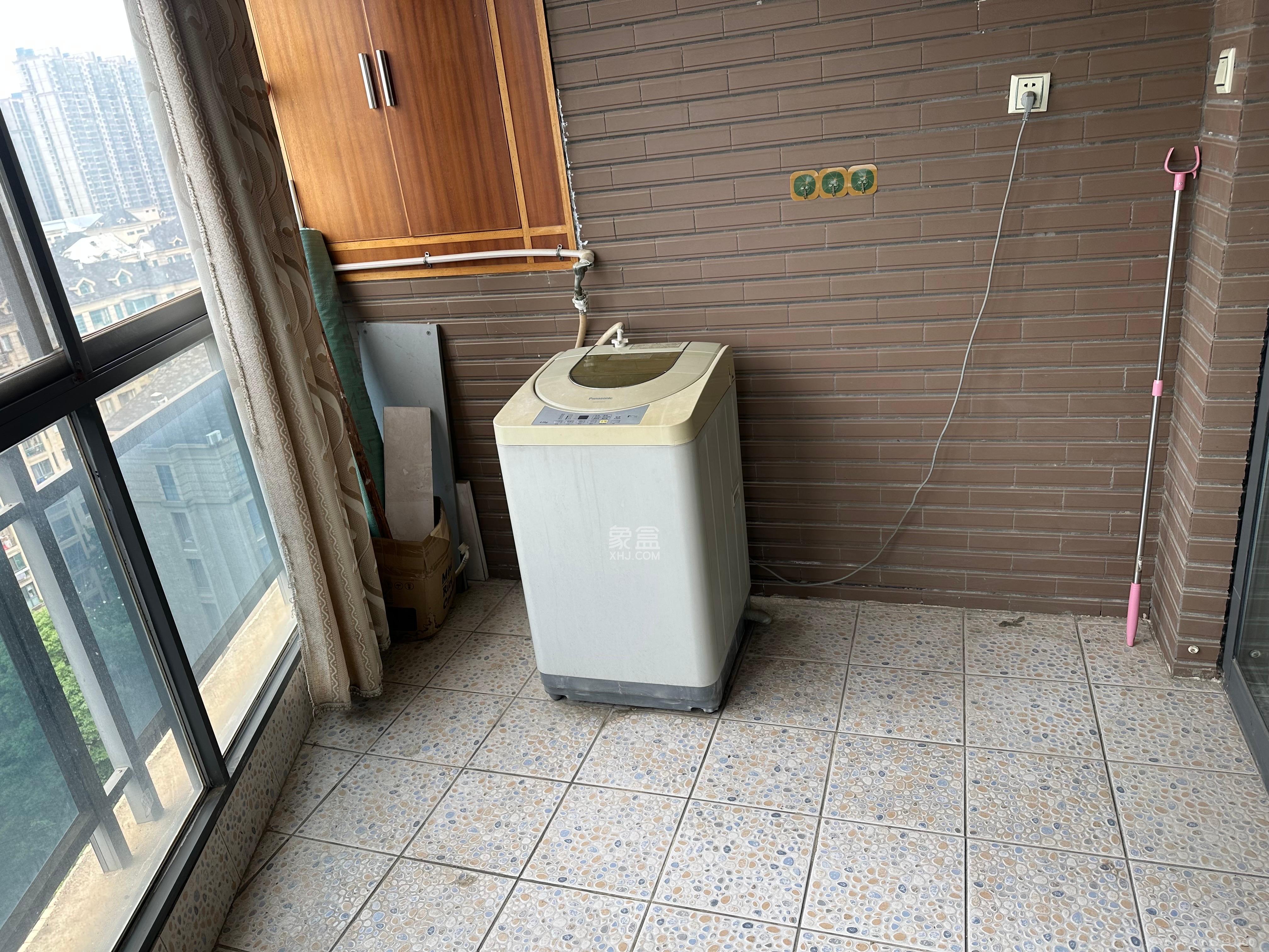 仁和香堤雅境  3室2厅2卫   2900.00元/月室内图