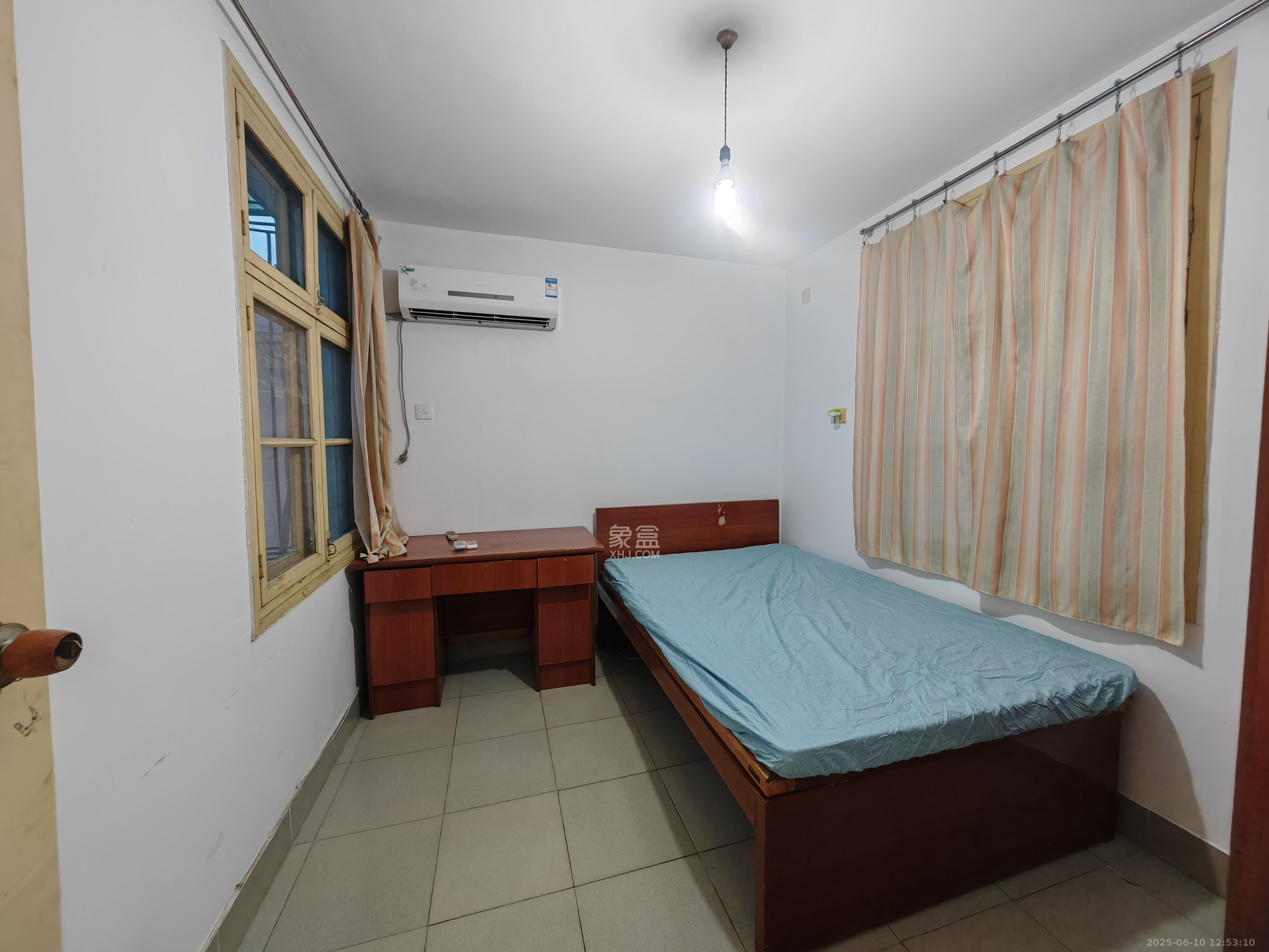 红旗综合安置楼 2室1厅1卫 1800.0元/月 红旗综合安置楼 2室1厅1卫 1800.0元/月室内图