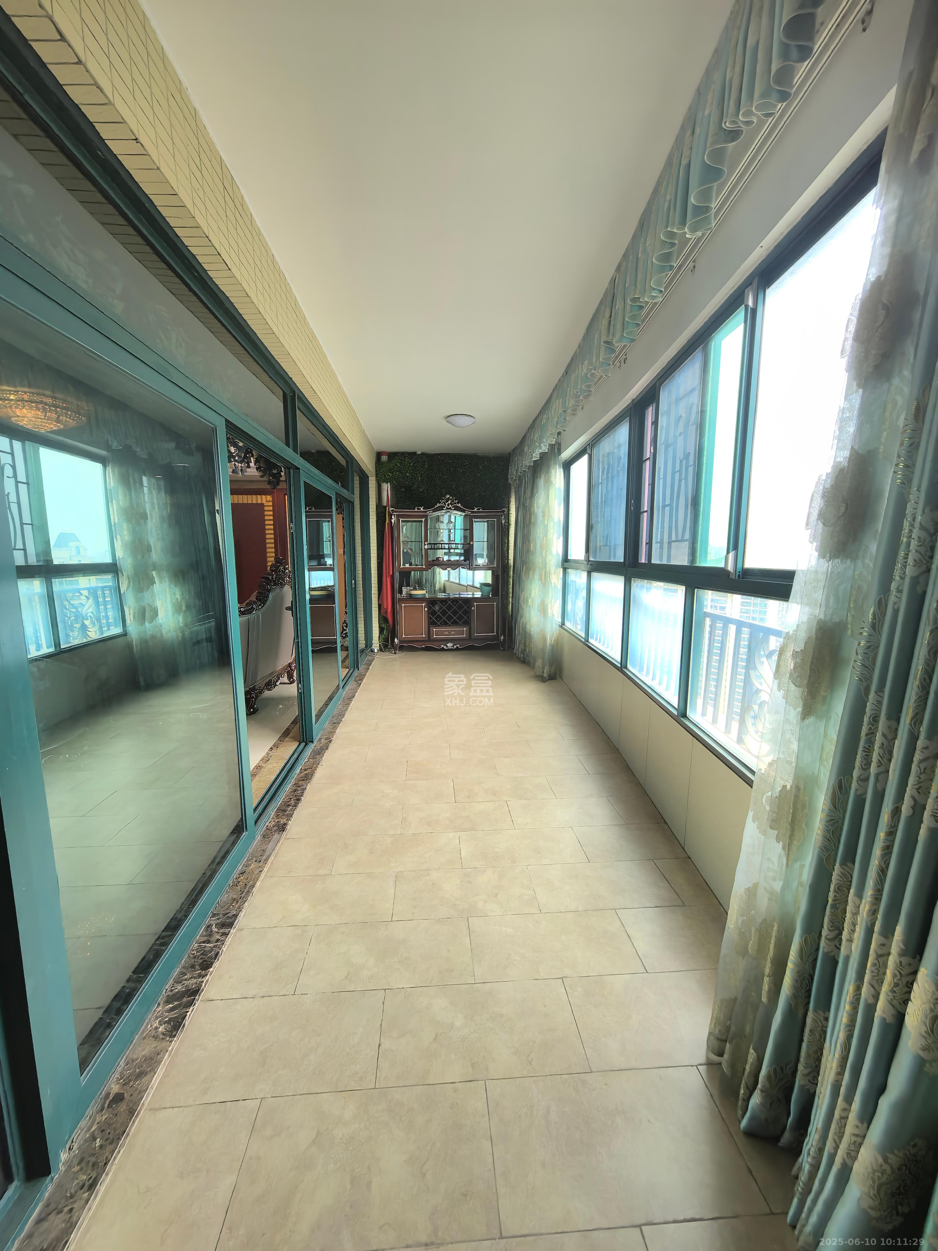 恒大雅苑 4室2厅1卫 7500.0元/月 恒大雅苑 4室2厅1卫 7500.0元/月室内图