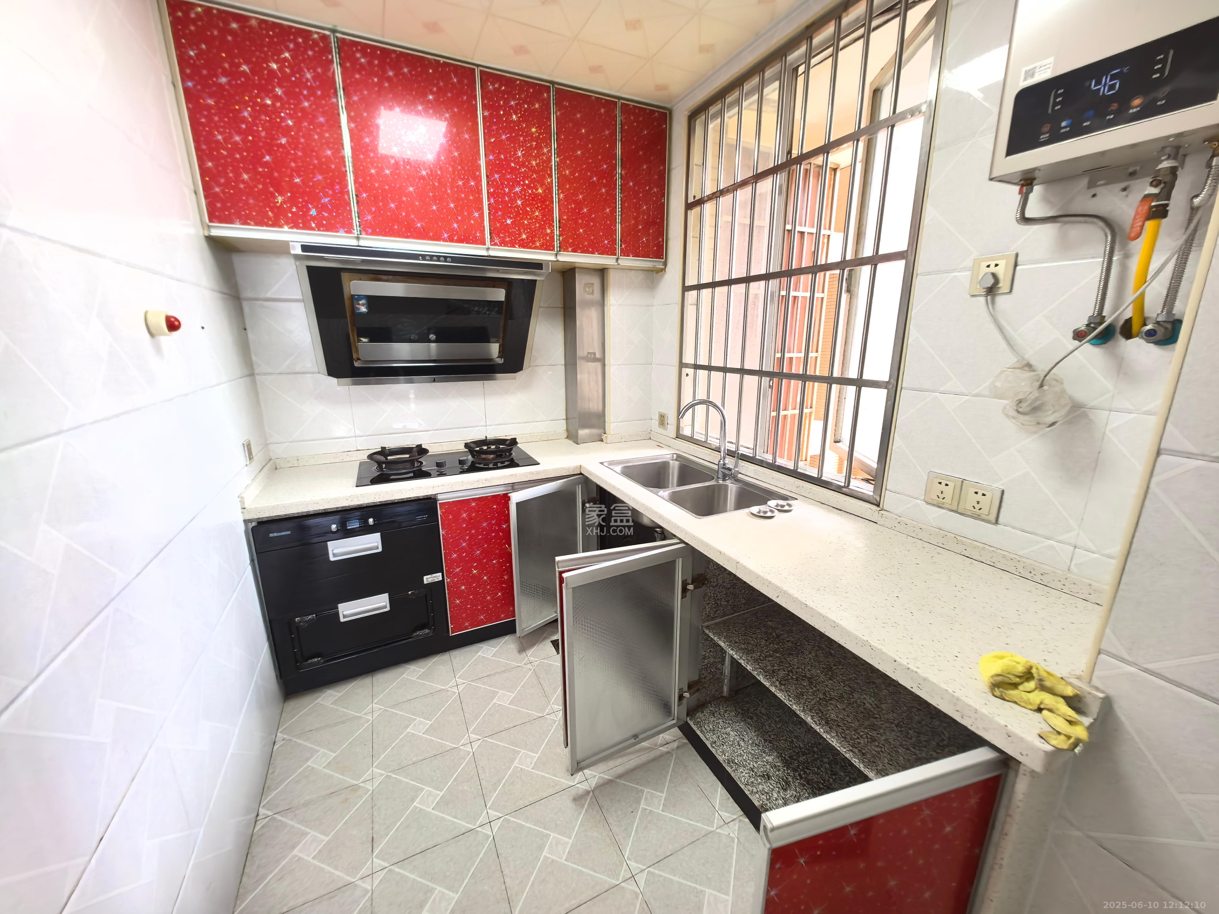 恒广国际景园一二区 3室2厅2卫 2300.0元/月 恒广国际景园一二区 3室2厅2卫 2300.0元/月室内图