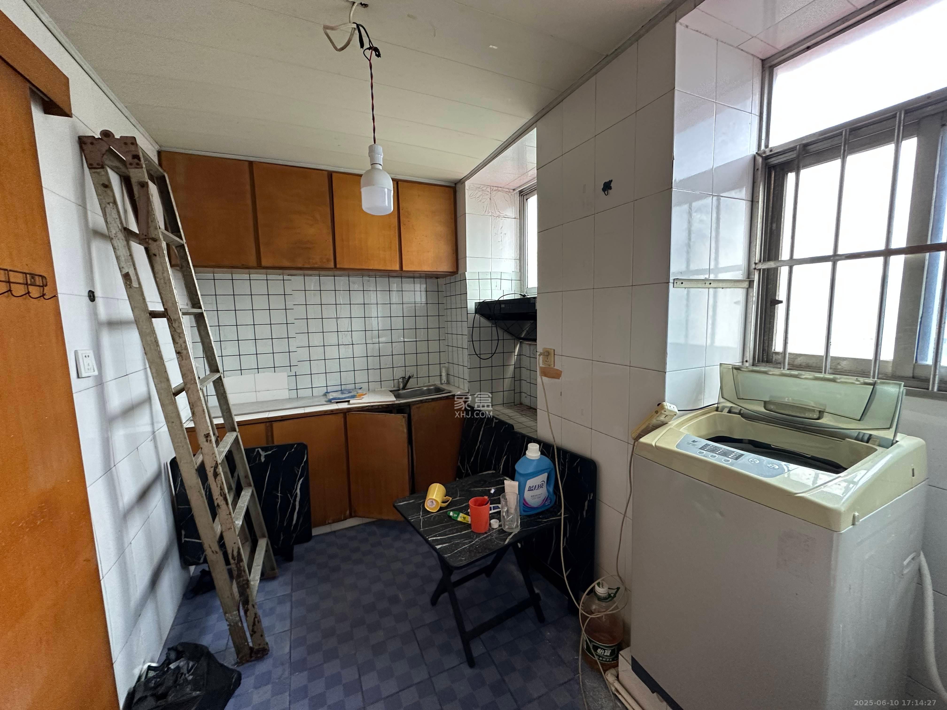 湘宾宿舍 1室1厅1卫 1200.0元/月 湘宾宿舍 1室1厅1卫 1200.0元/月室内图