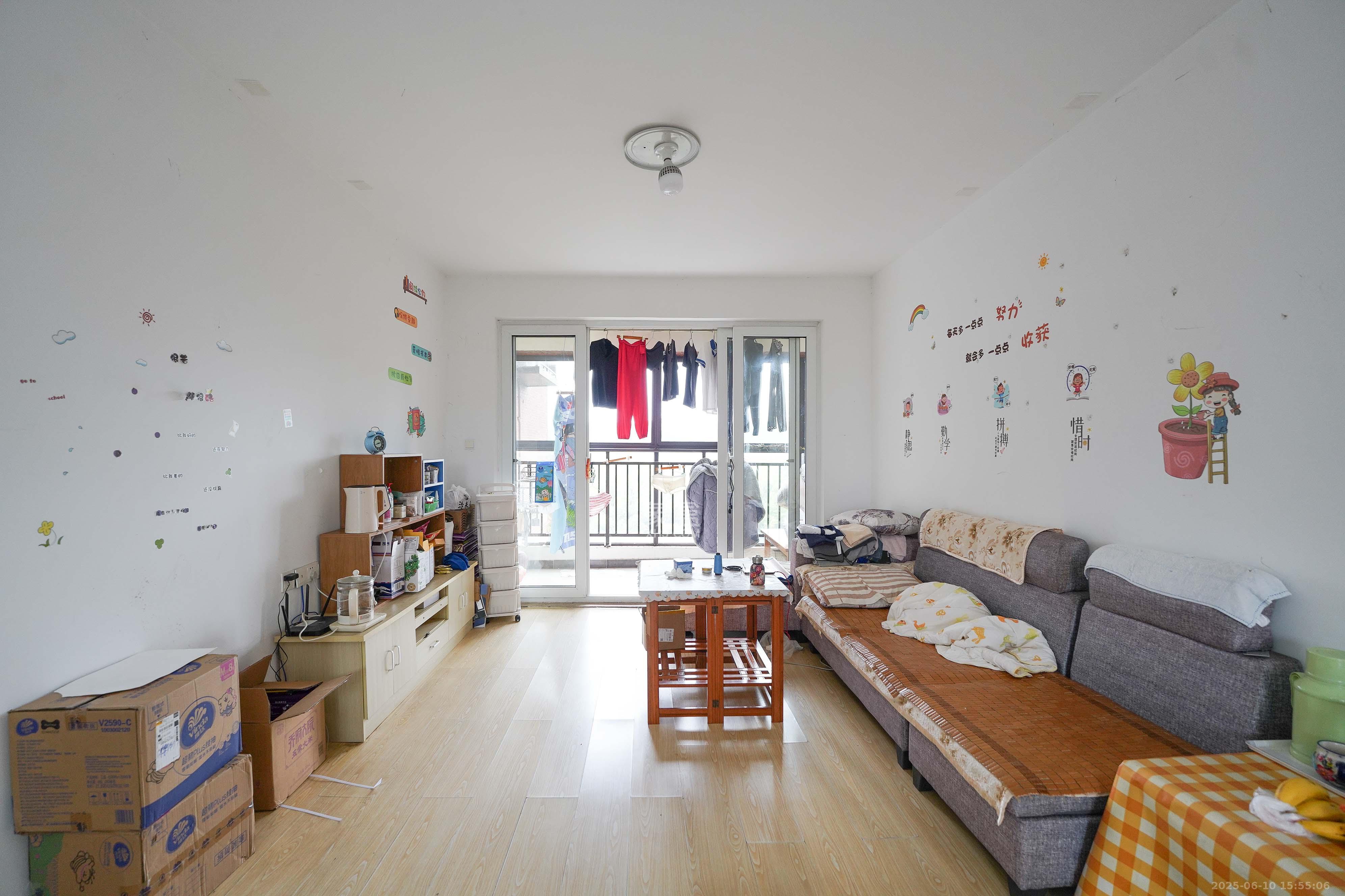 保利阆峰云墅 3室2厅2卫 52.8万 保利阆峰云墅 3室2厅2卫 52.8万客厅