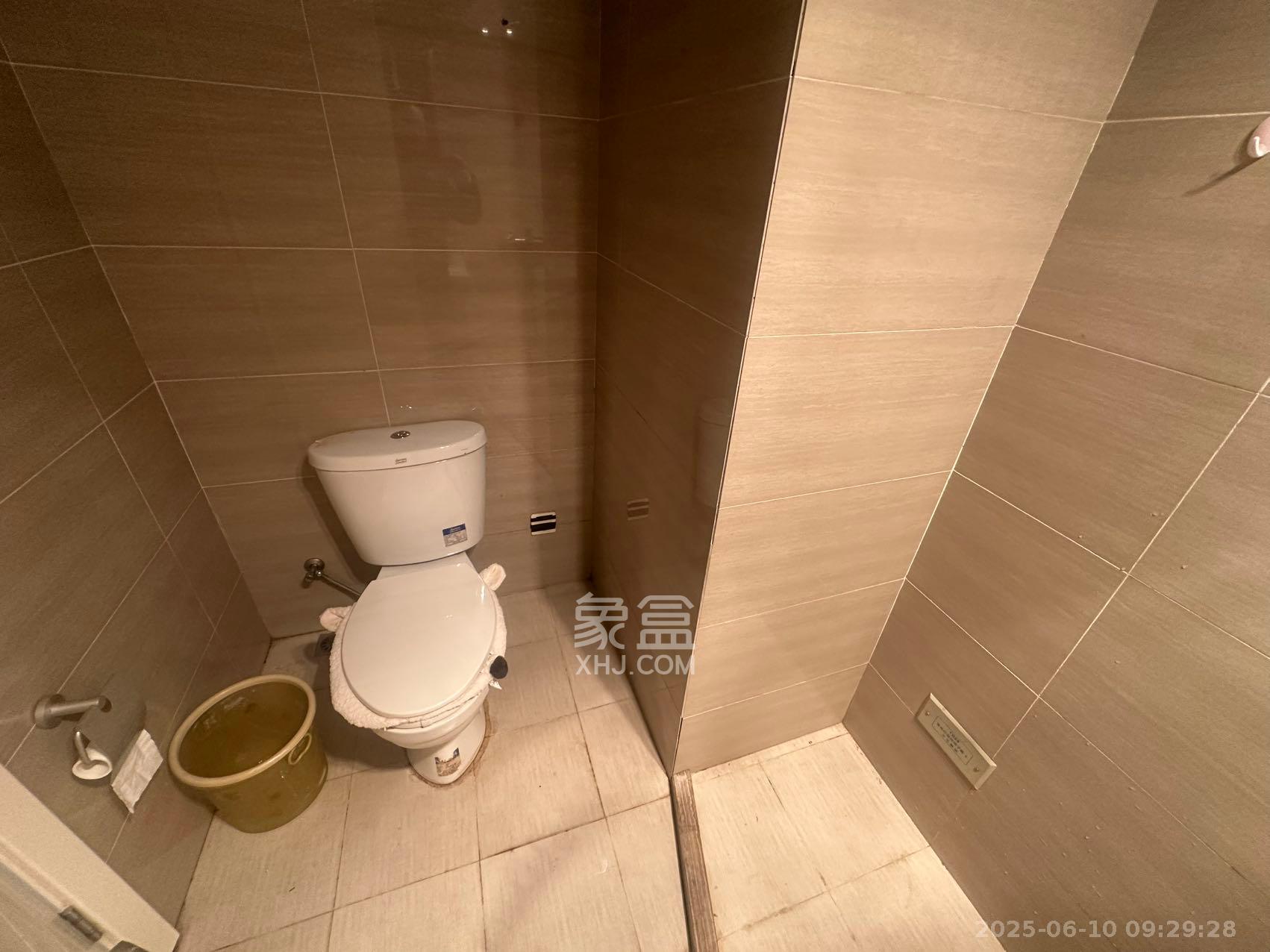 美洲故事  1室1厅1卫   1600.00元/月