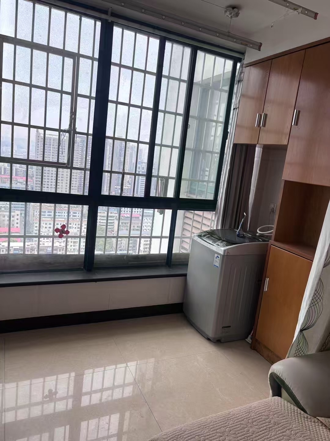 富厚名邸  2室1厅1卫    1800.0元/月 富厚名邸  2室1厅1卫    1800.0元/月室内图