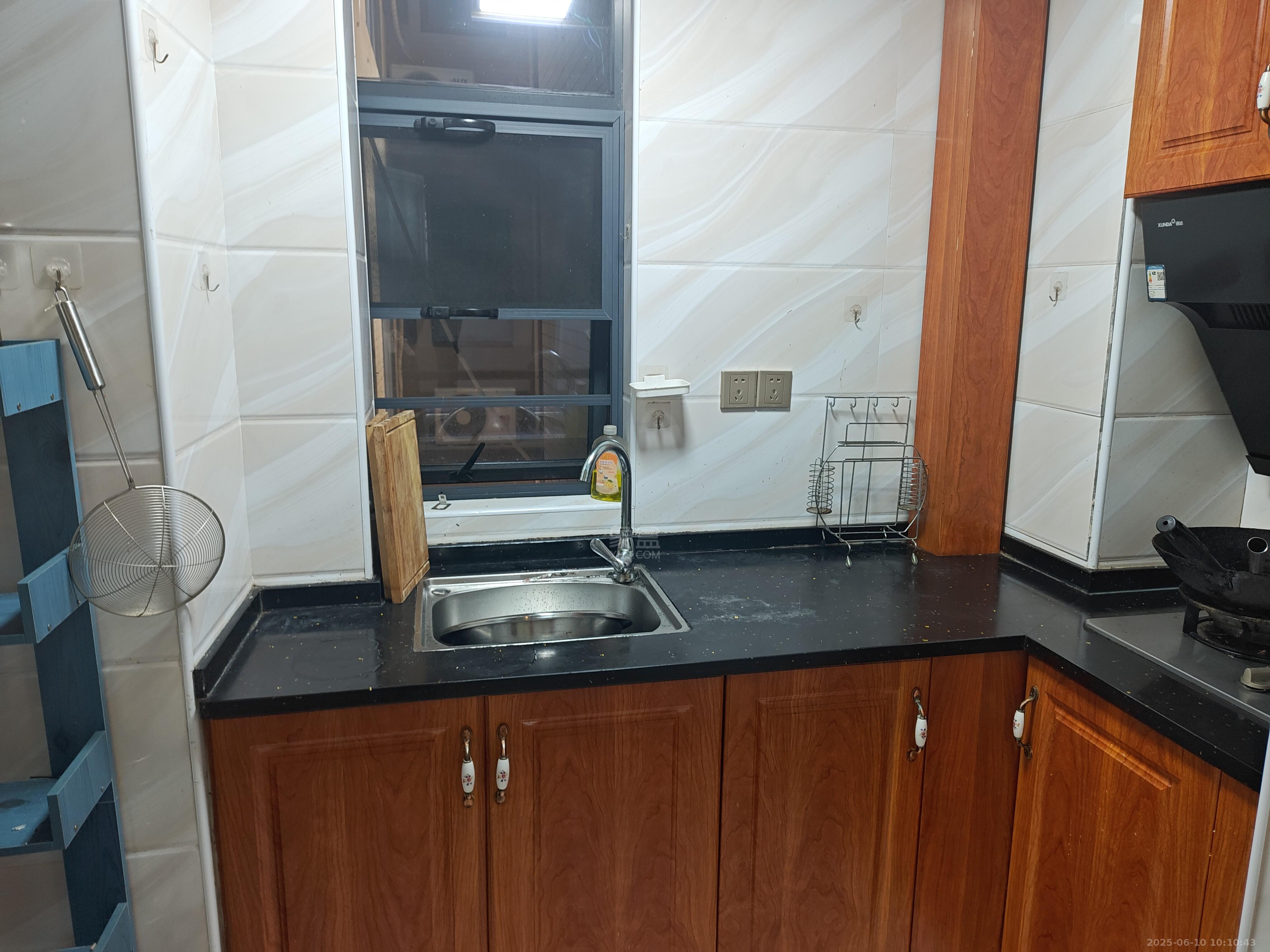 春藤小镇 2室2厅1卫 1500.0元/月 春藤小镇 2室2厅1卫 1500.0元/月室内图