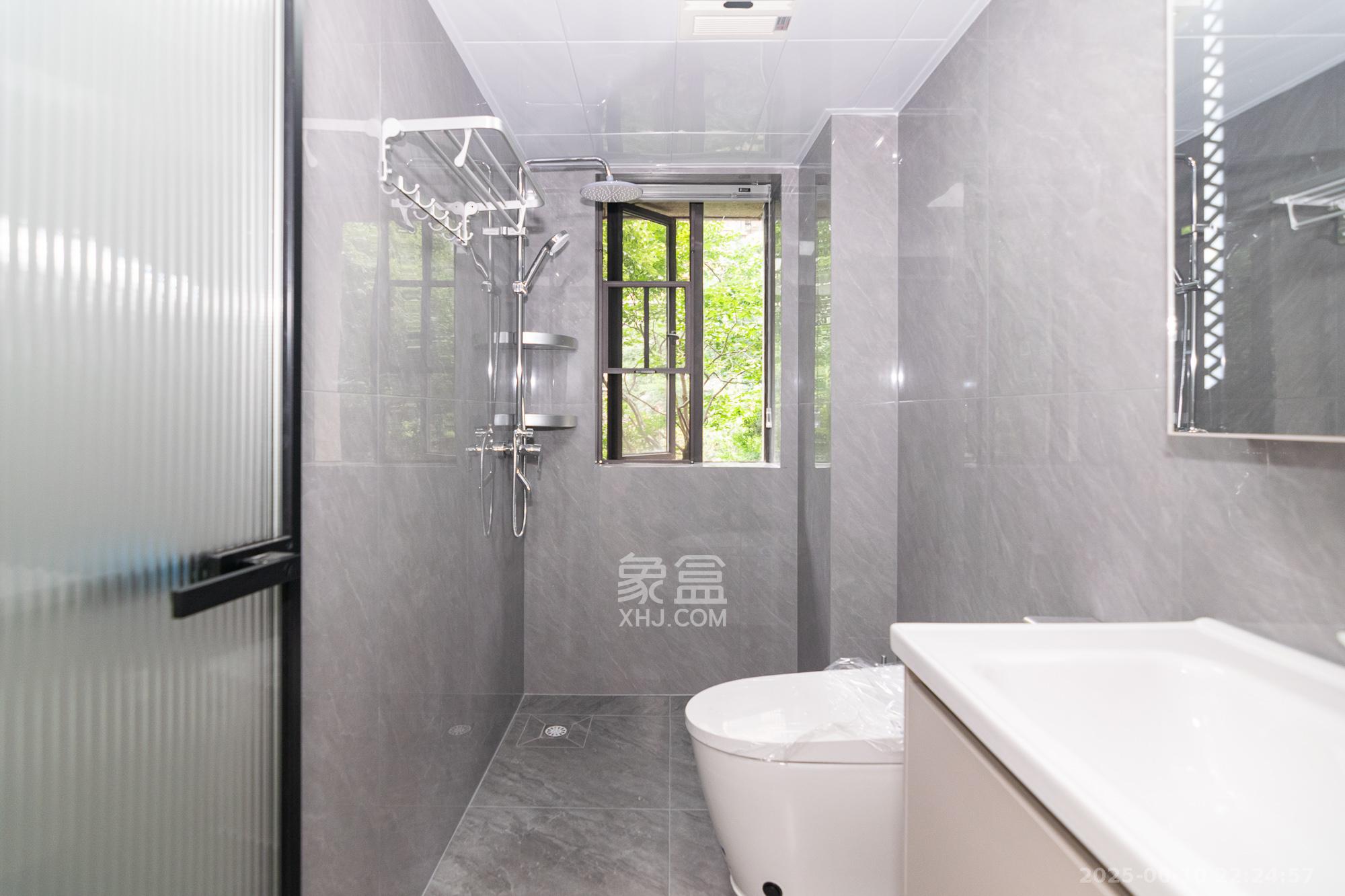 润和紫郡一期 3室2厅2卫 79.8万 润和紫郡一期 3室2厅2卫 79.8万卫生间