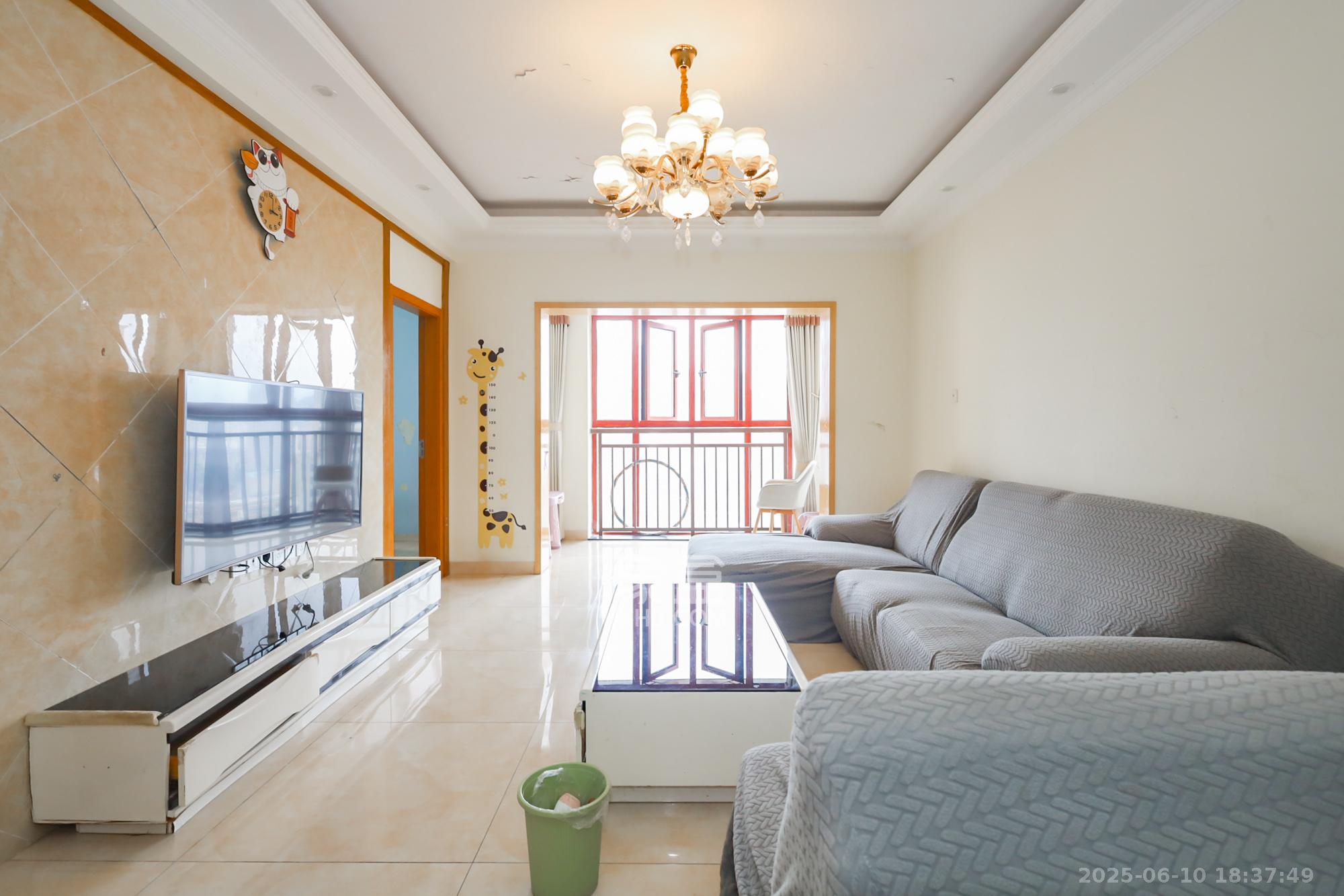 世茂铂翠湾二期 3室2厅1卫 133.8万 世茂铂翠湾二期 3室2厅1卫 133.8万客厅