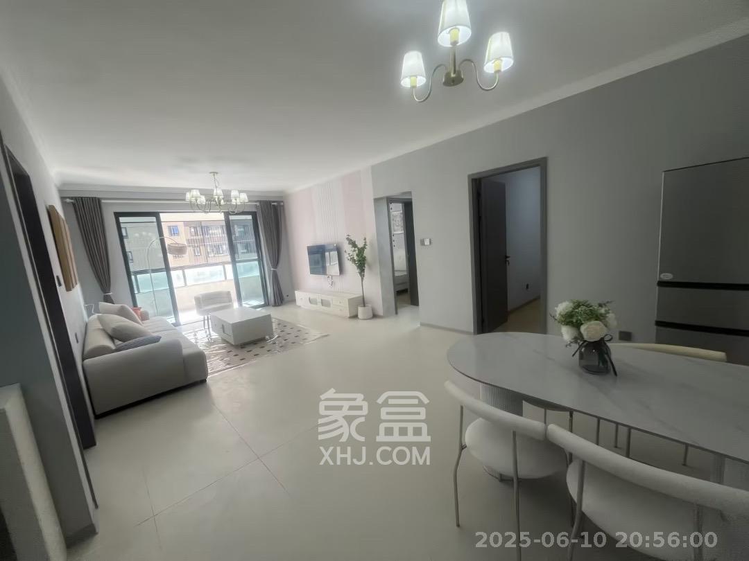 长房云时代  3室2厅1卫   2900.00元/月