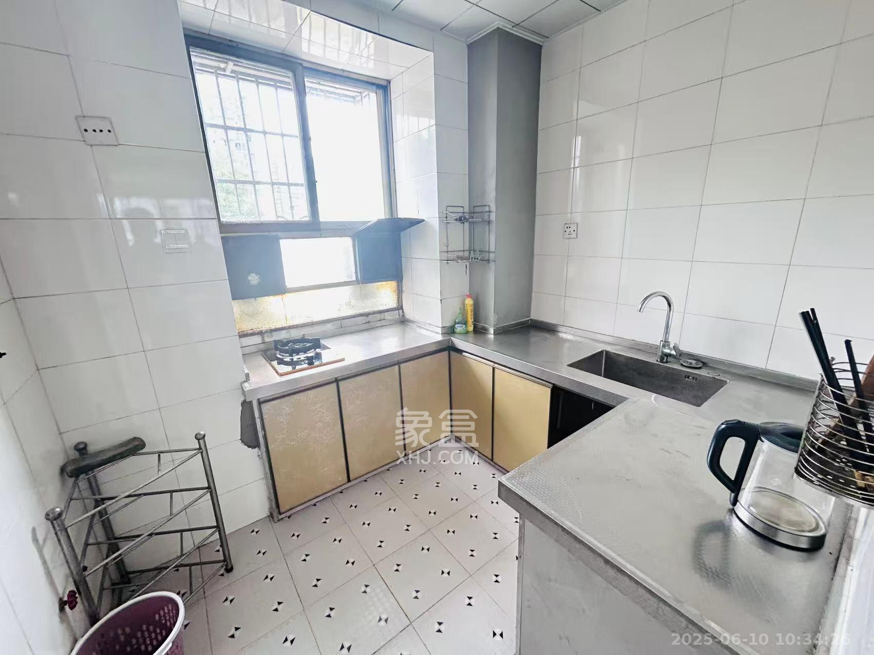 粟塘小区  3室2厅2卫    2000.0元/月 粟塘小区  3室2厅2卫    2000.0元/月室内图