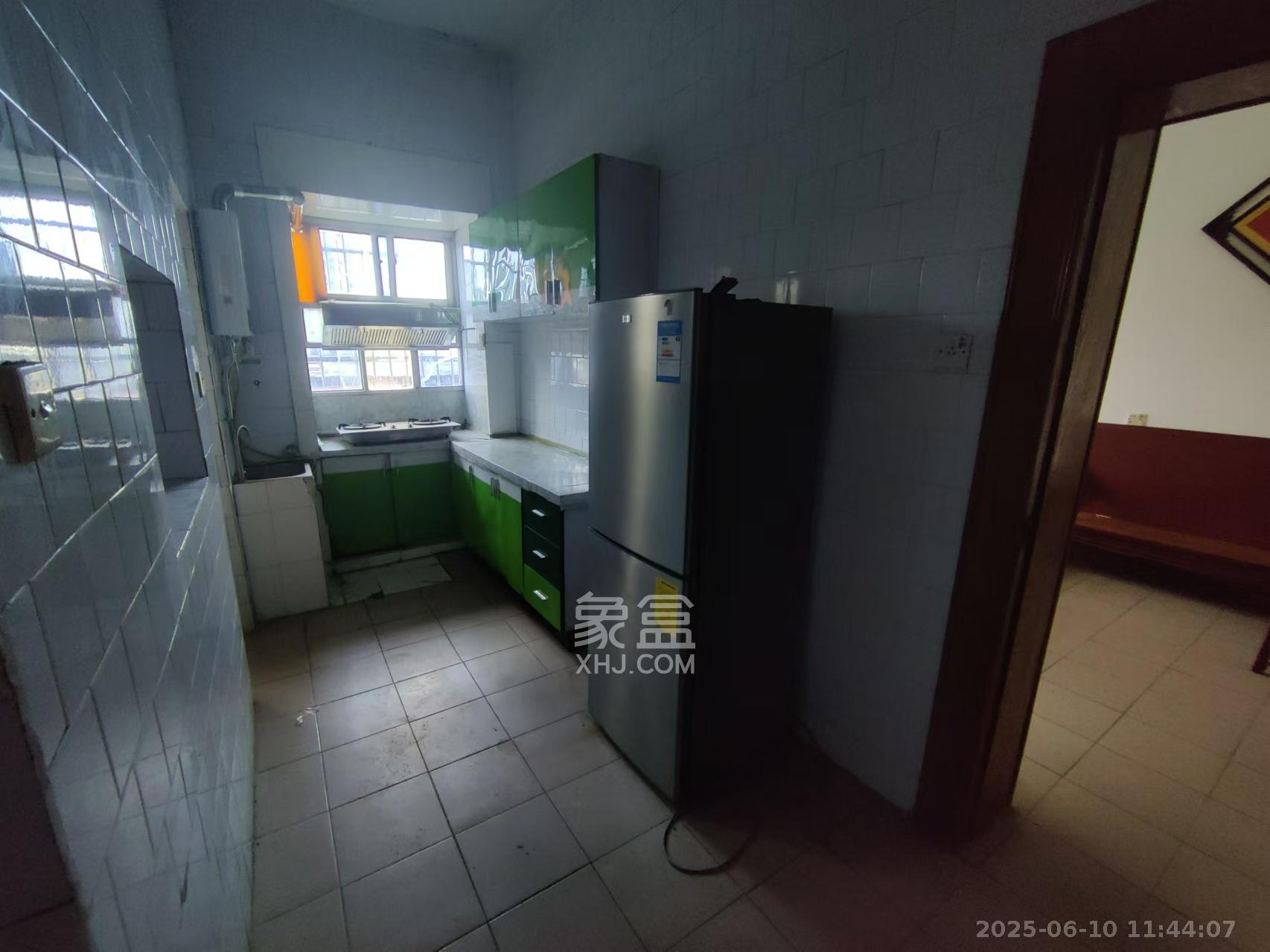 二机小区 1室1厅1卫 1300.0元/月 二机小区 1室1厅1卫 1300.0元/月室内图