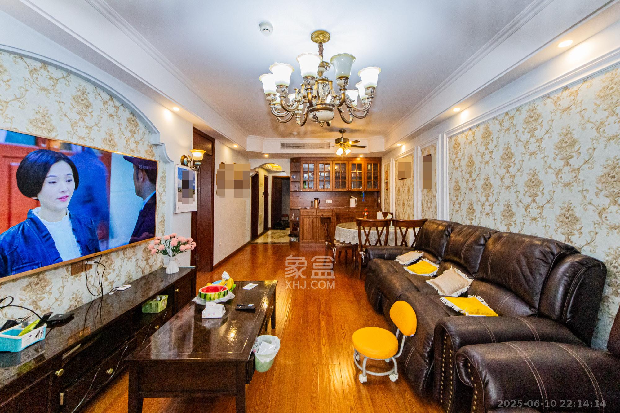 北辰三角洲E6区  3室2厅1卫    136.0万 北辰三角洲E6区  3室2厅1卫    136.0万客厅