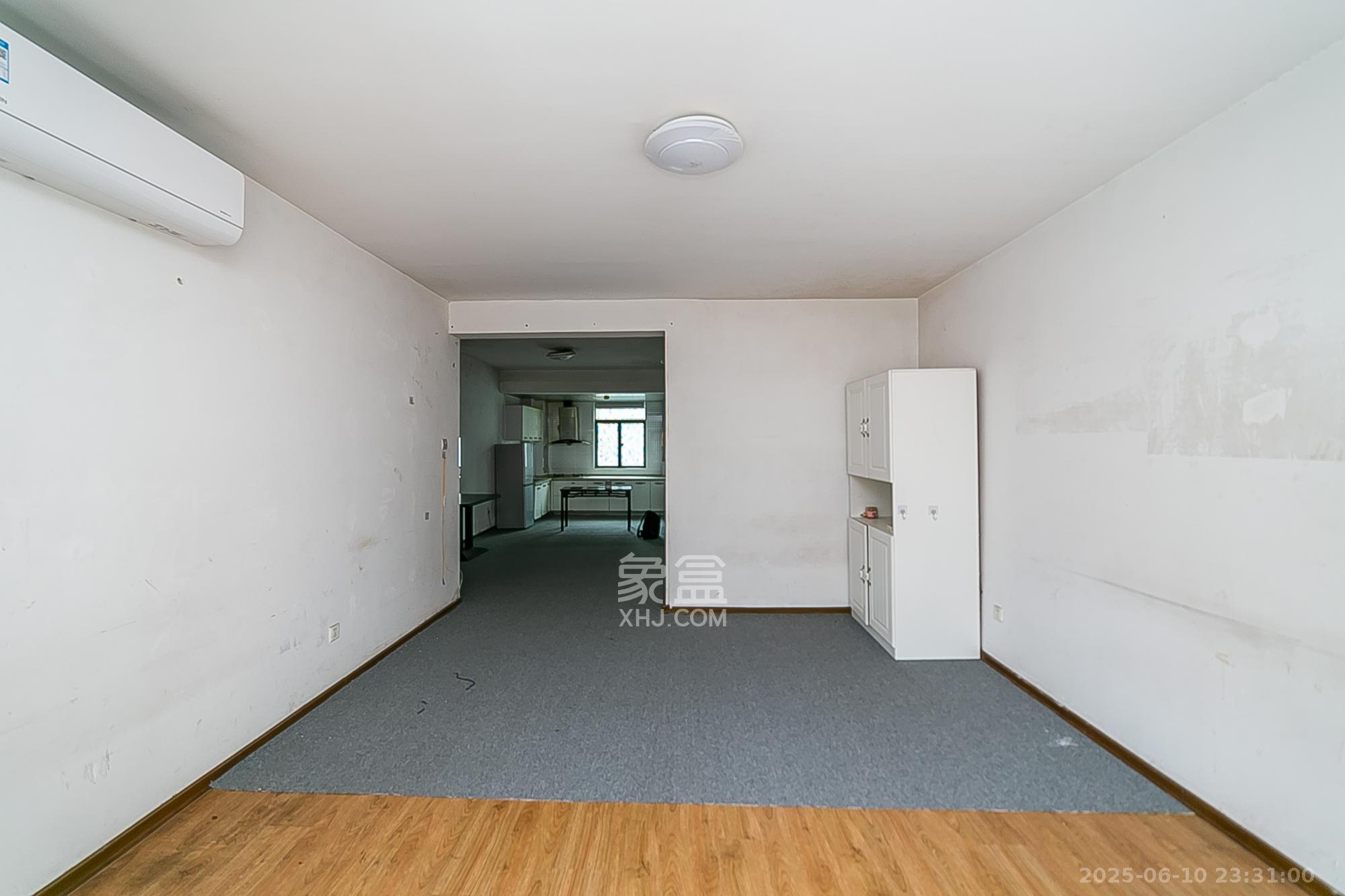 中江国际花城 3室2厅2卫 108.0万 中江国际花城 3室2厅2卫 108.0万客厅