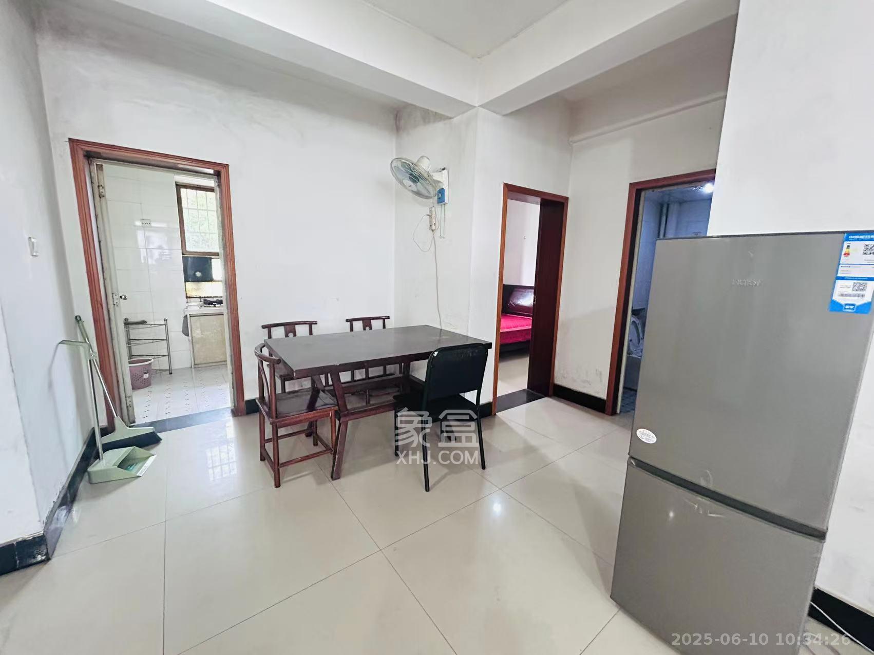 粟塘小区  3室2厅2卫    2000.0元/月室内图