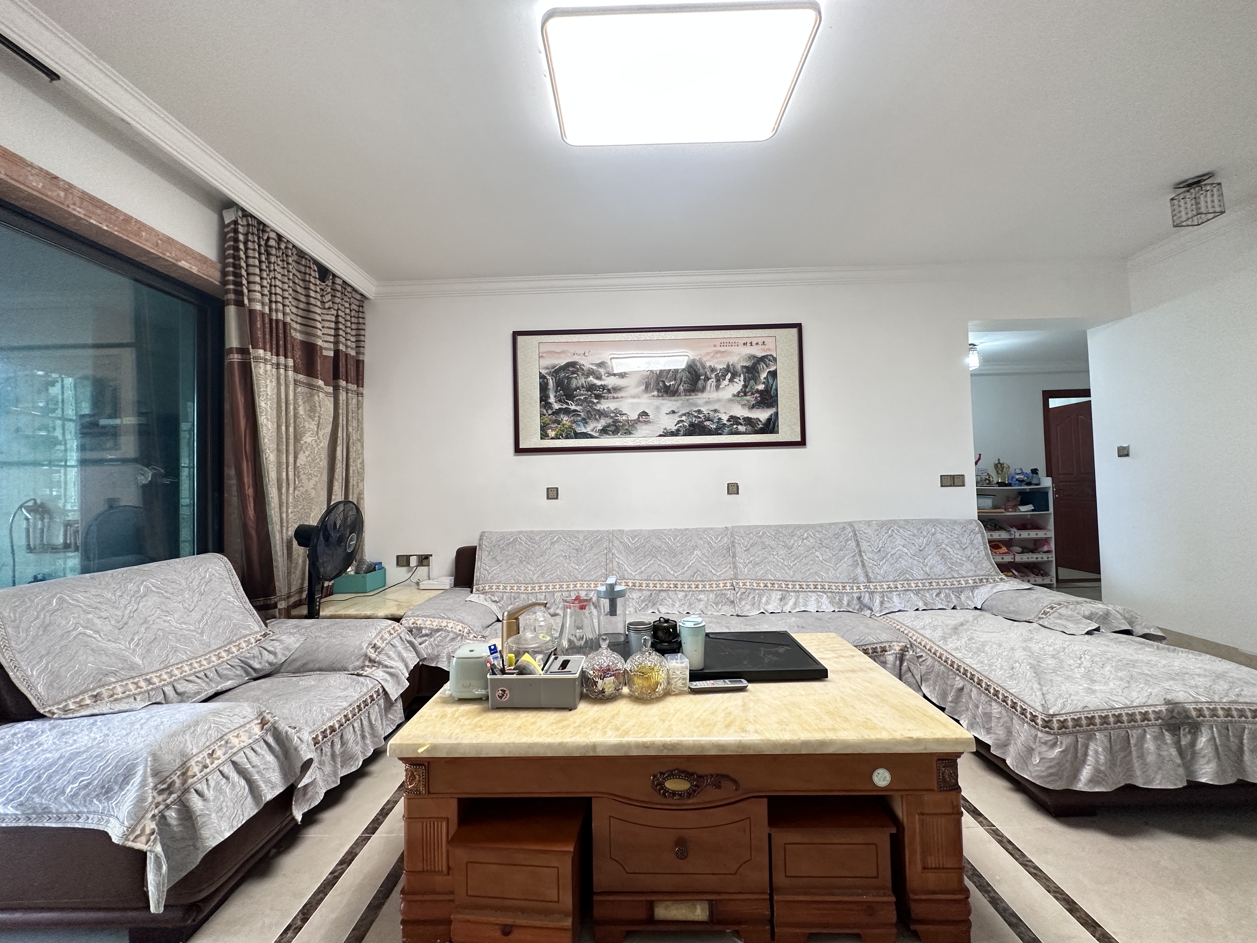 国兴城(B区) 5室2厅2卫 275.0万 国兴城(B区) 5室2厅2卫 275.0万客厅