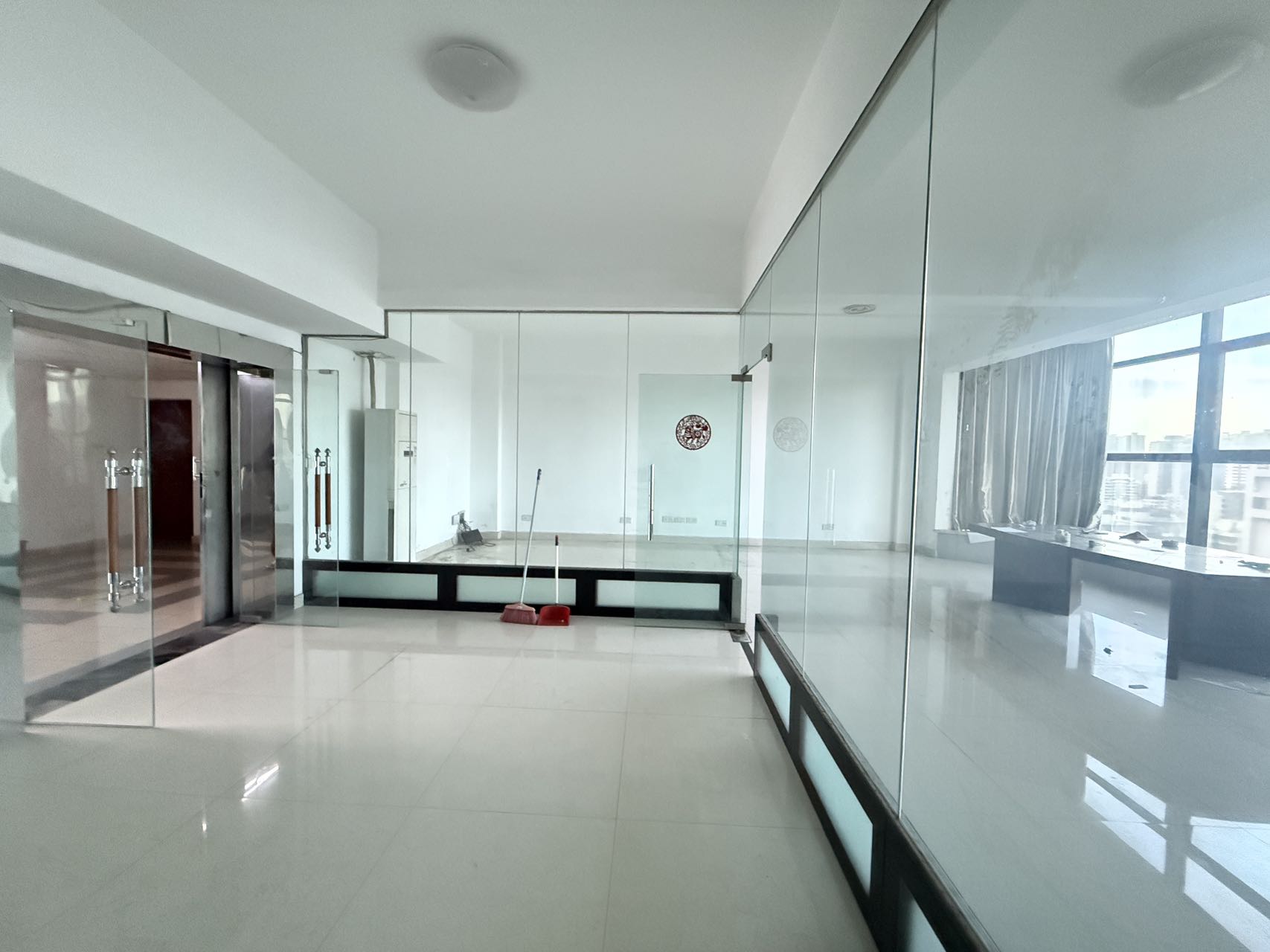 海外大厦 6室1厅2卫 5800.0元/月 海外大厦 6室1厅2卫 5800.0元/月室内图