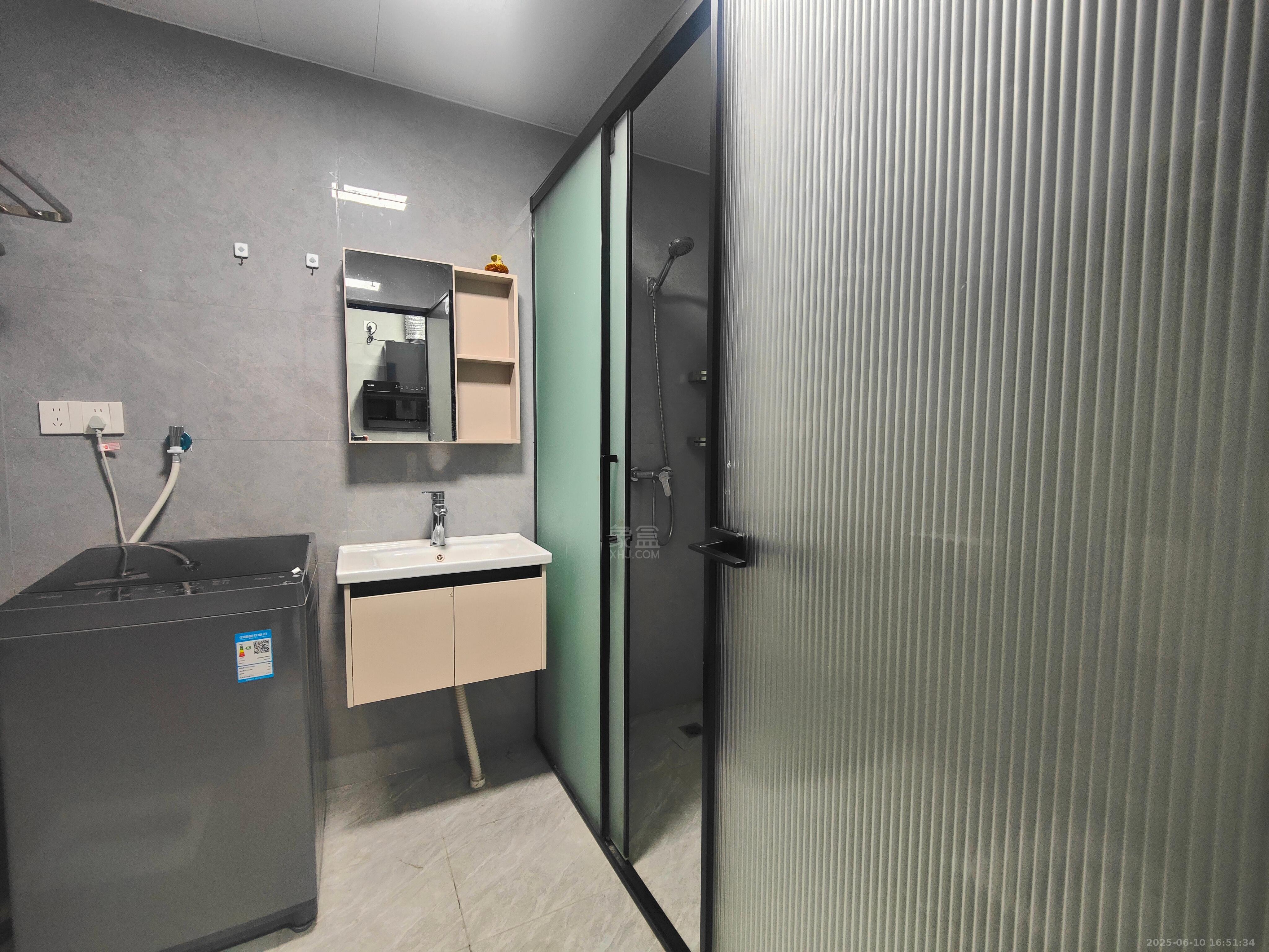 朗廷览江 1室1厅1卫 1600.0元/月 朗廷览江 1室1厅1卫 1600.0元/月室内图