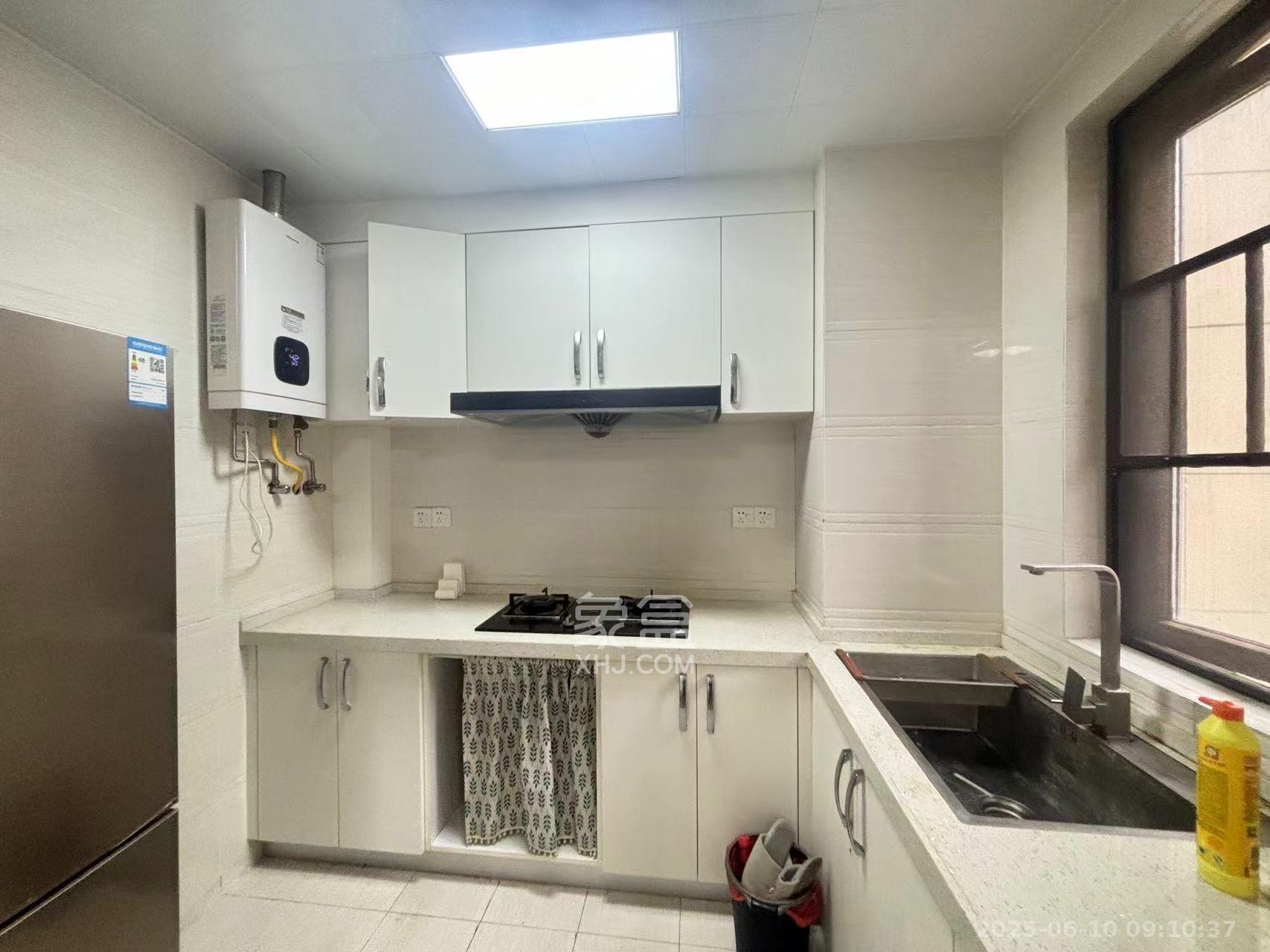 卓越蔚蓝城邦  3室2厅2卫    3000.0元/月室内图