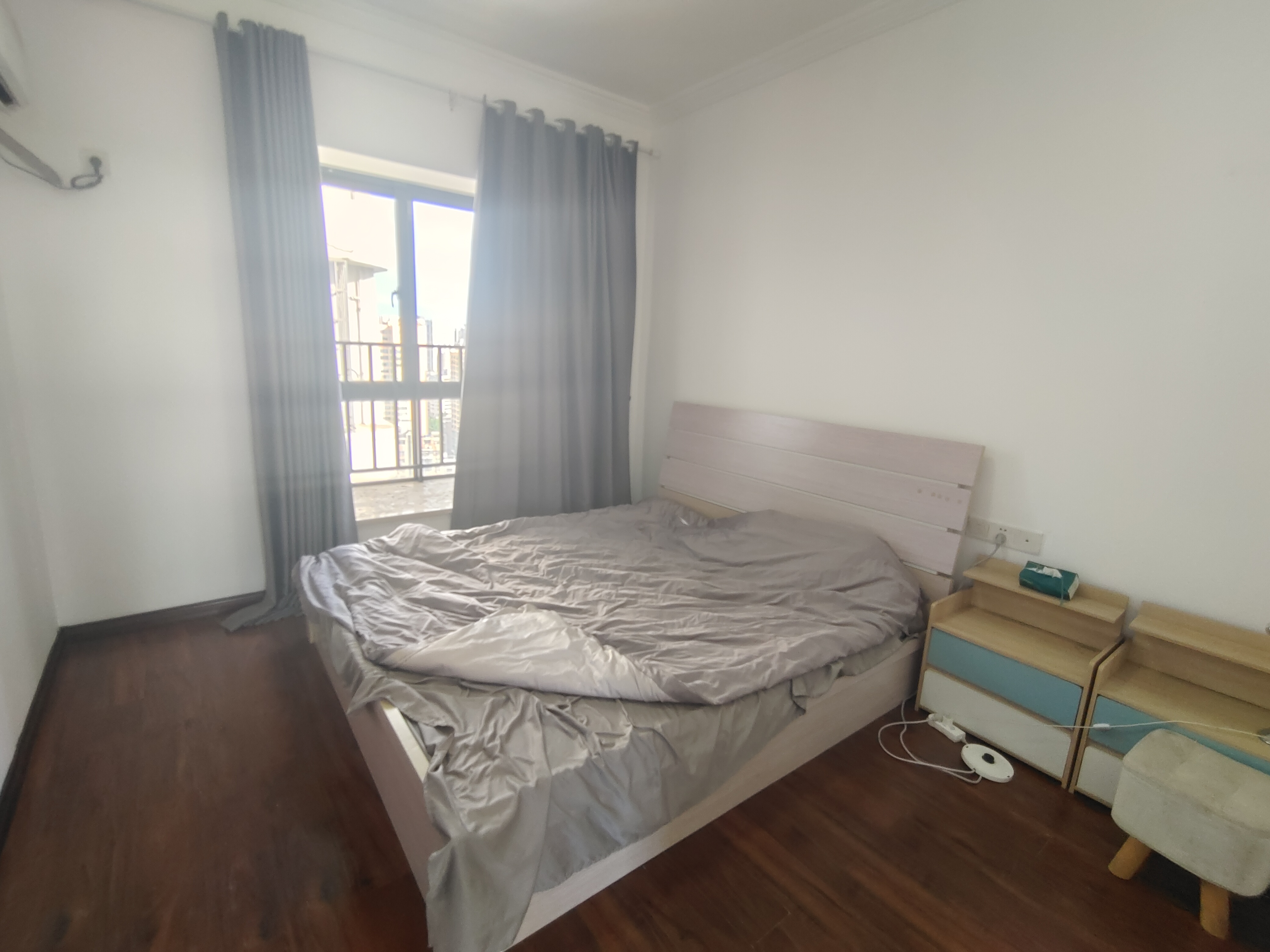 椰岛广场  3室2厅1卫    3100.0元/月 椰岛广场  3室2厅1卫    3100.0元/月室内图