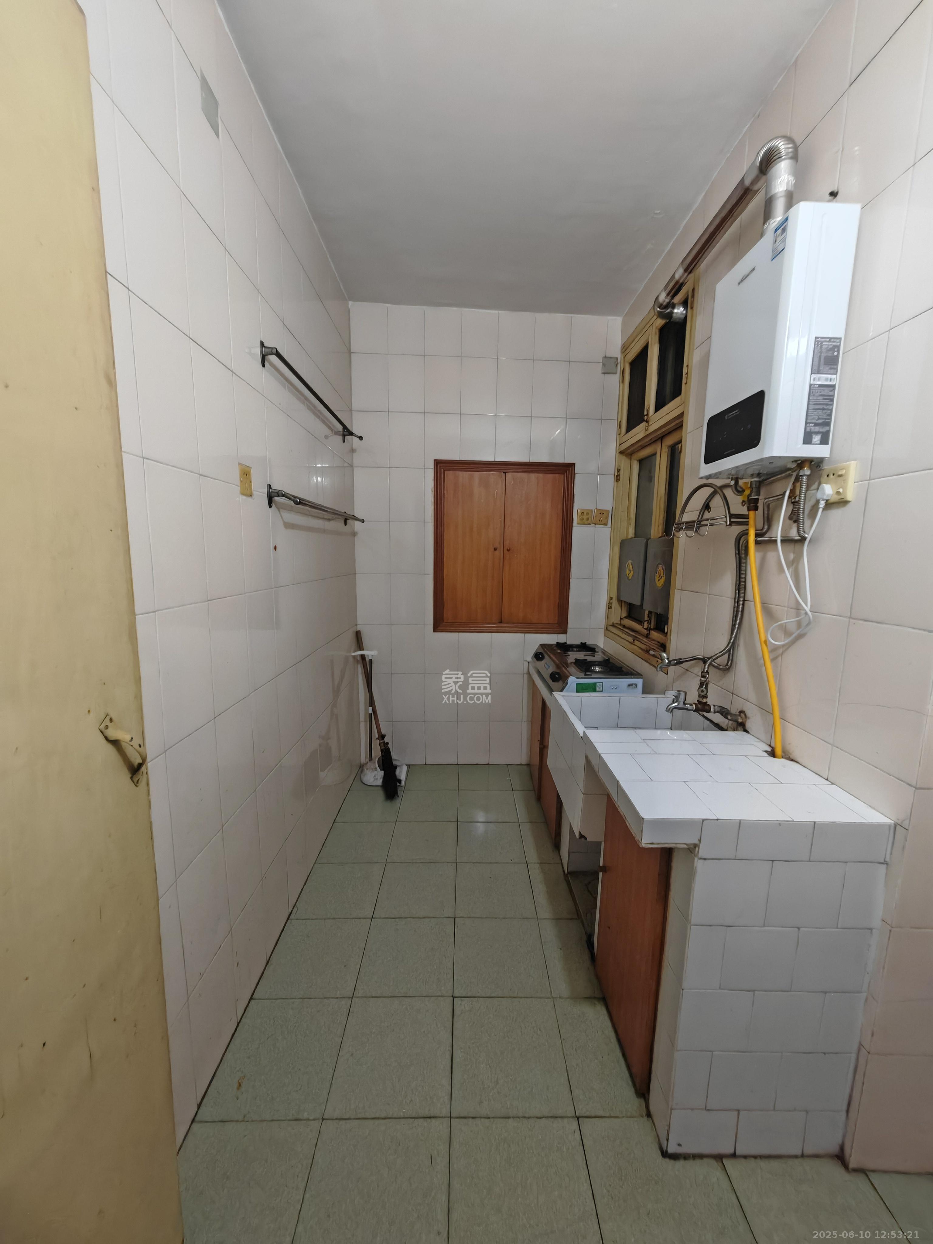 红旗综合安置楼 2室1厅1卫 1800.0元/月 红旗综合安置楼 2室1厅1卫 1800.0元/月室内图