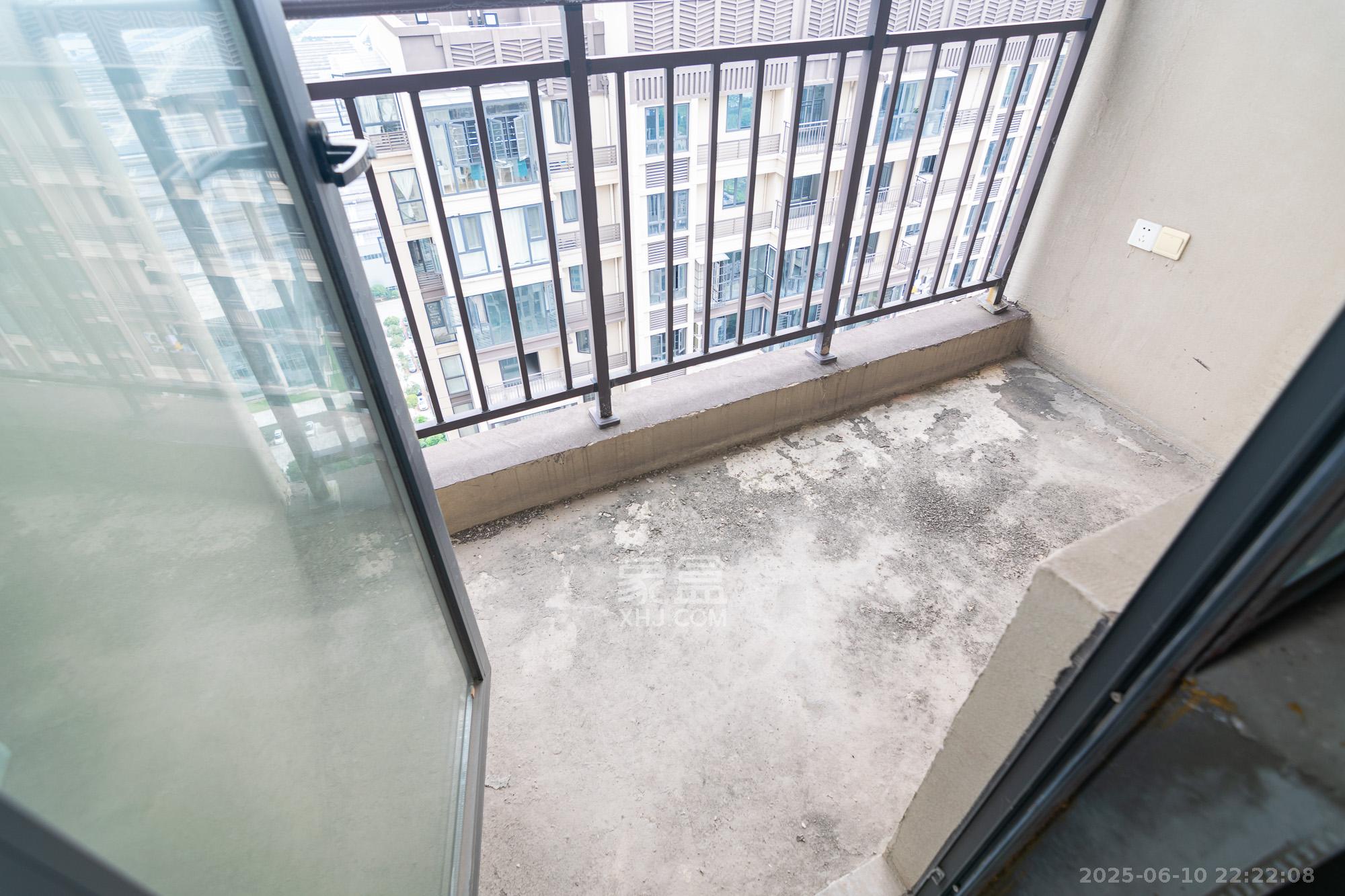 澳海望洲府  3室2厅2卫    72.0万 澳海望洲府  3室2厅2卫    72.0万阳台