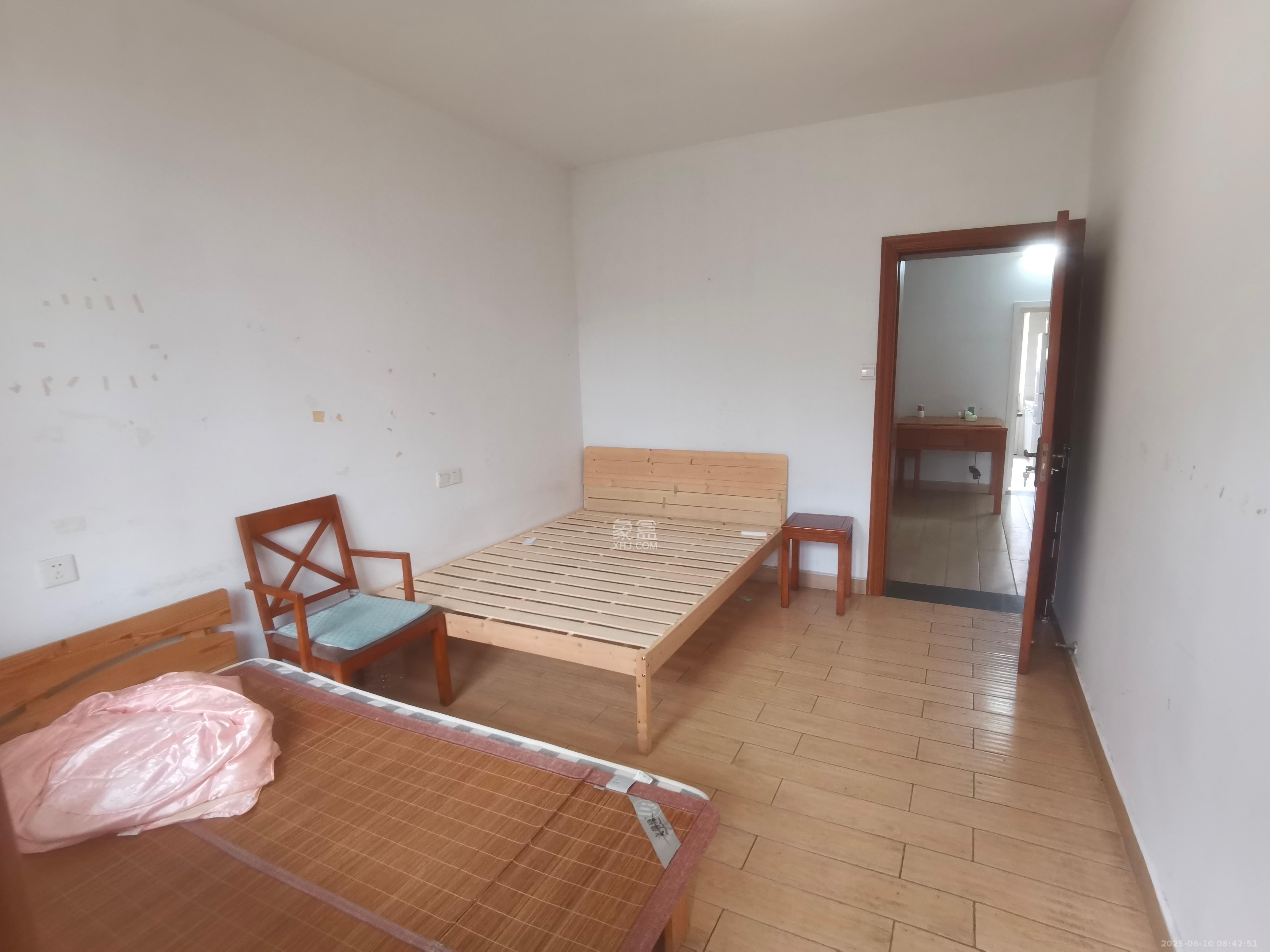 湘农桥社区 3室1厅1卫 2400.0元/月 湘农桥社区 3室1厅1卫 2400.0元/月室内图