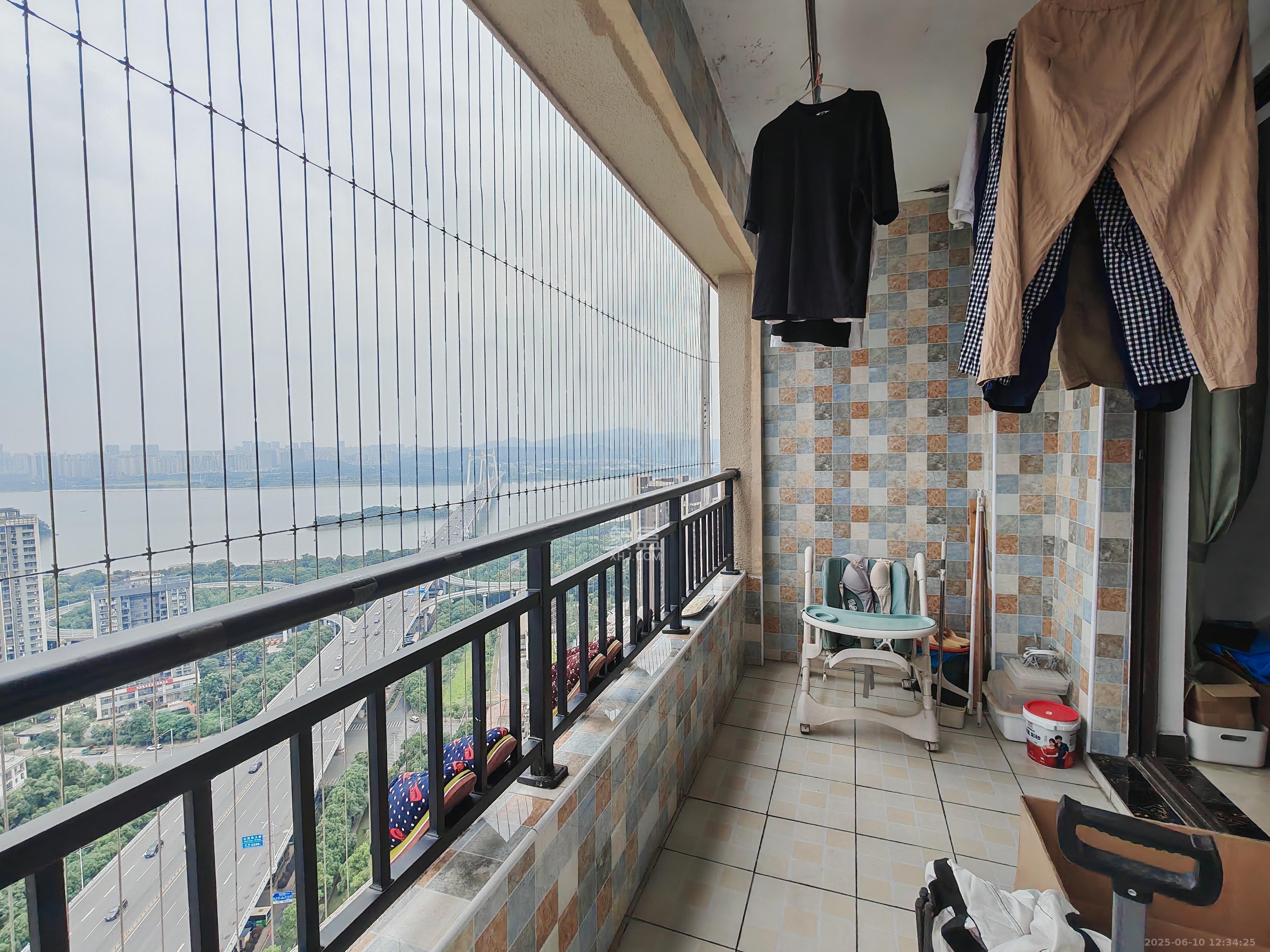 山语城三期 3室2厅2卫 2300.0元/月 山语城三期 3室2厅2卫 2300.0元/月室内图