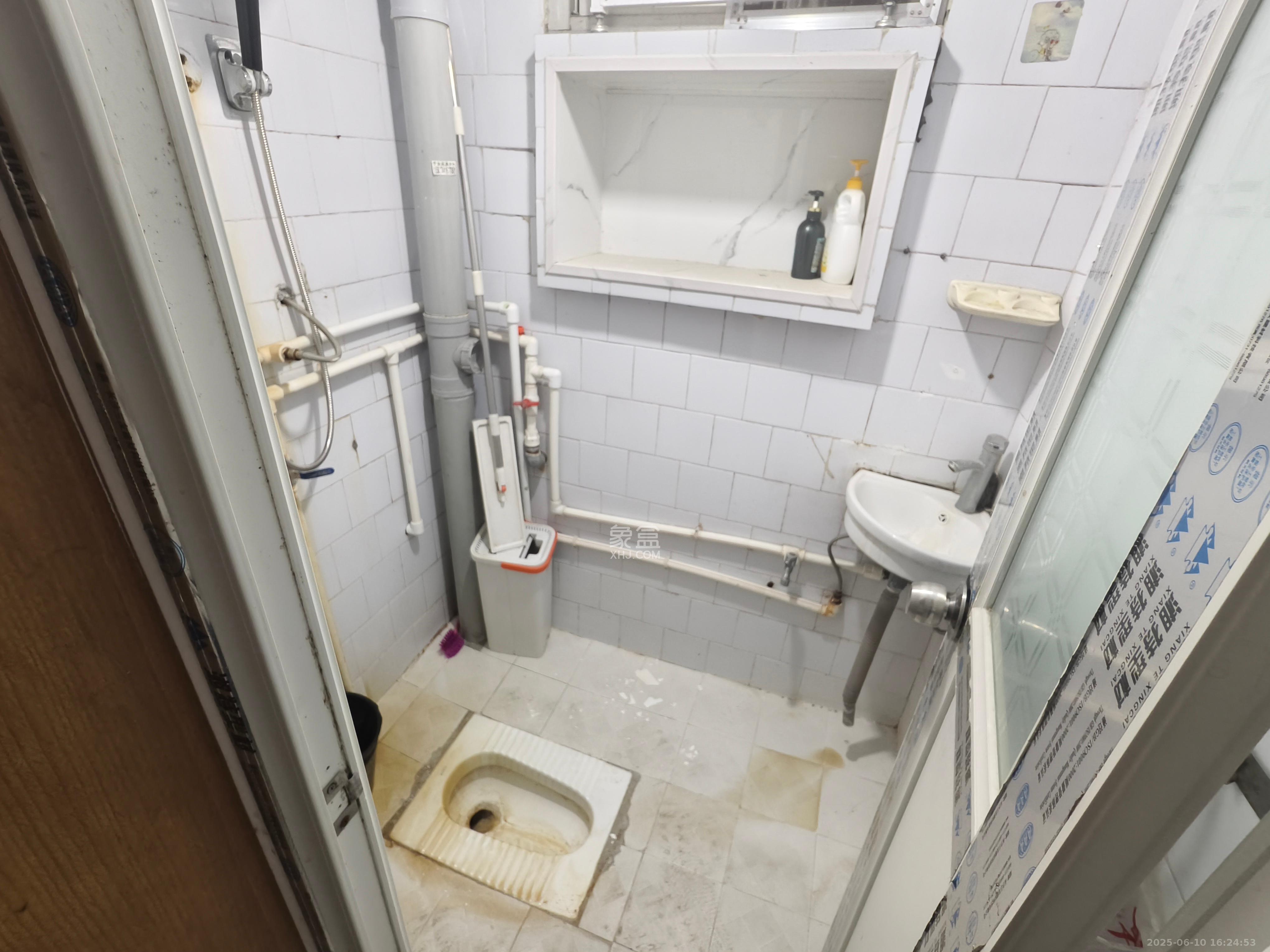 长郡花园 3室1厅1卫 2200.0元/月 长郡花园 3室1厅1卫 2200.0元/月室内图