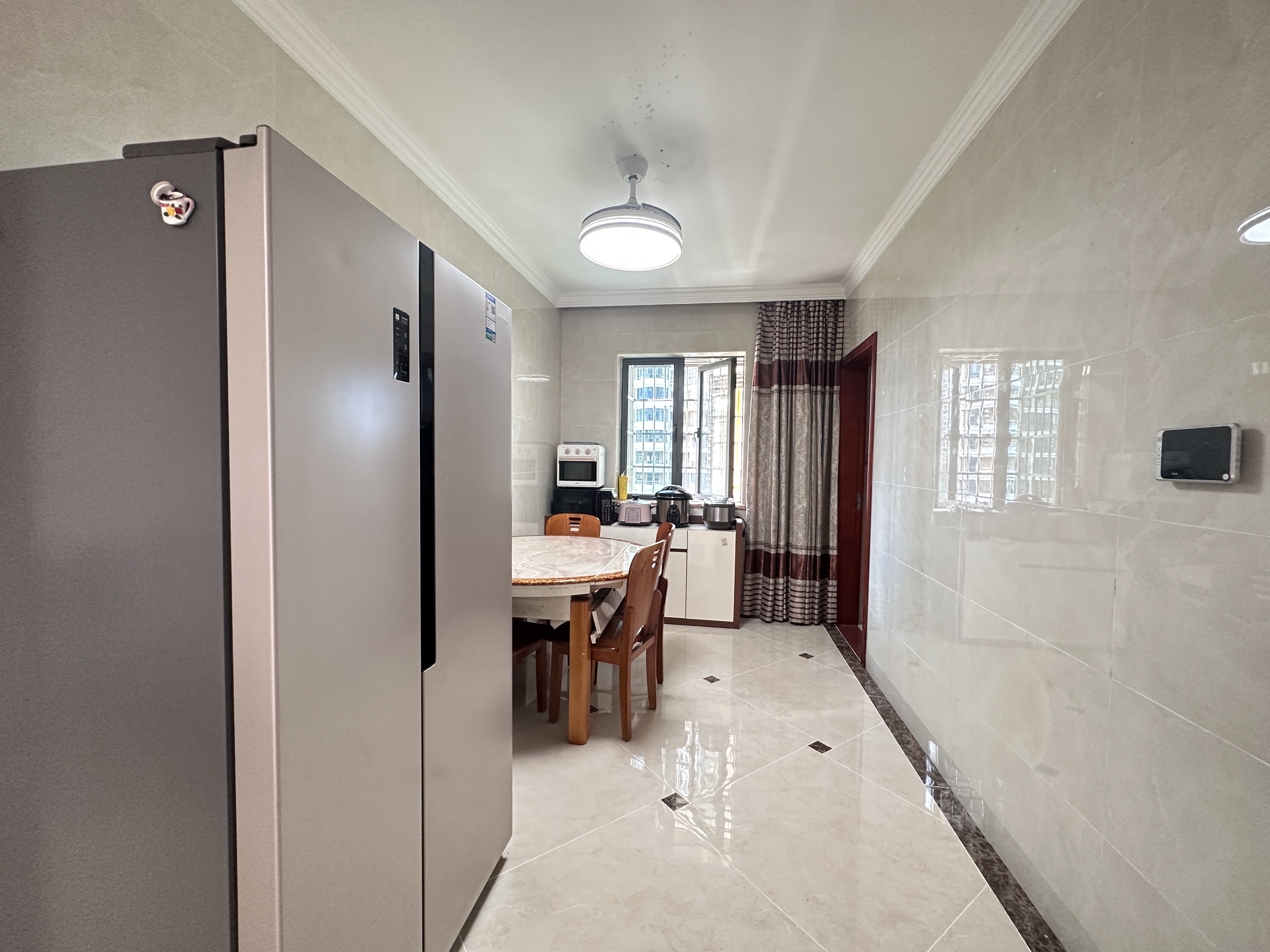 国兴城(B区) 5室2厅2卫 275.0万 国兴城(B区) 5室2厅2卫 275.0万客厅