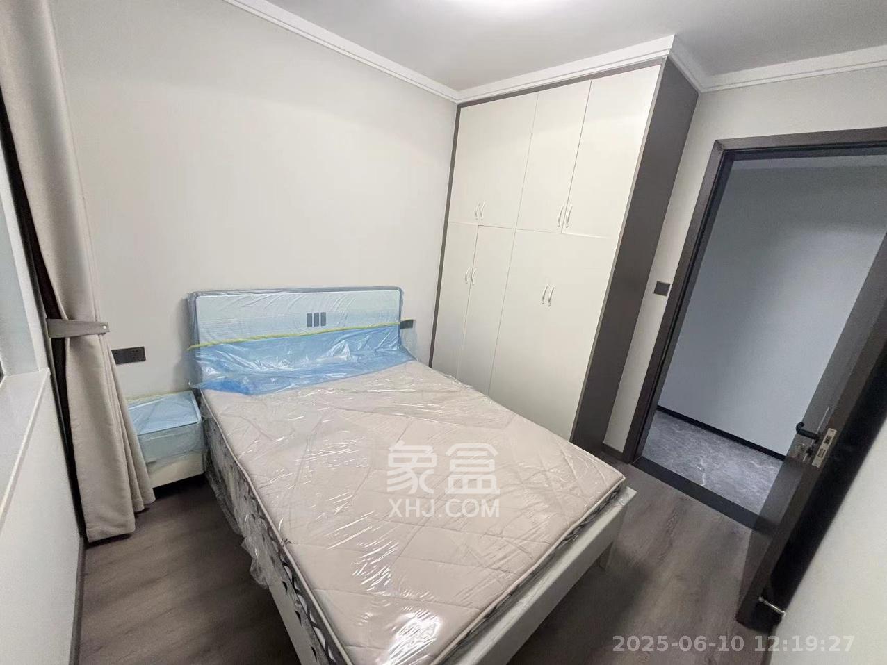 融创会展上东区  3室2厅2卫   3500.00元/月室内图