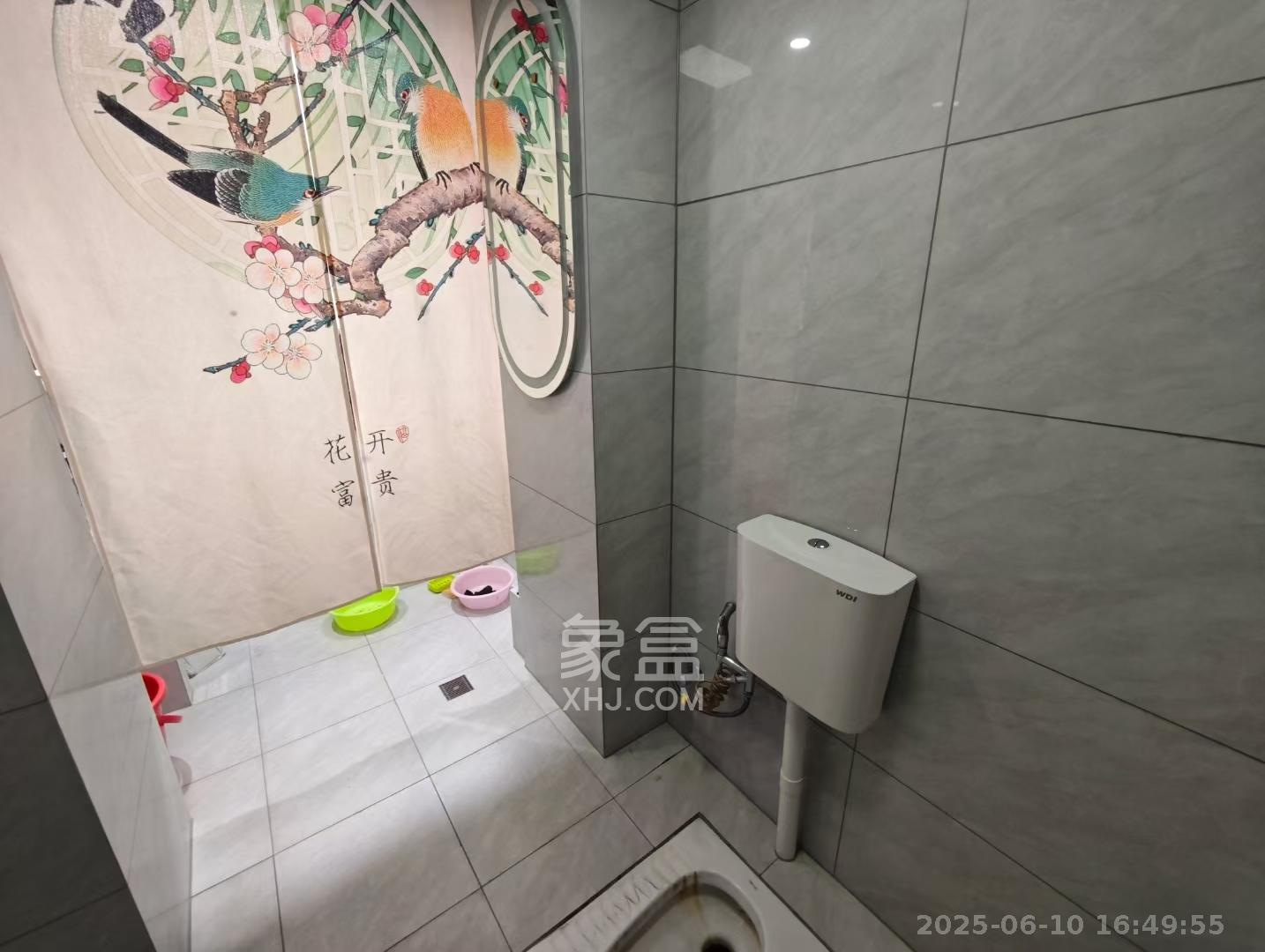 岳泰理想城  3室2厅2卫   2600.00元/月室内图