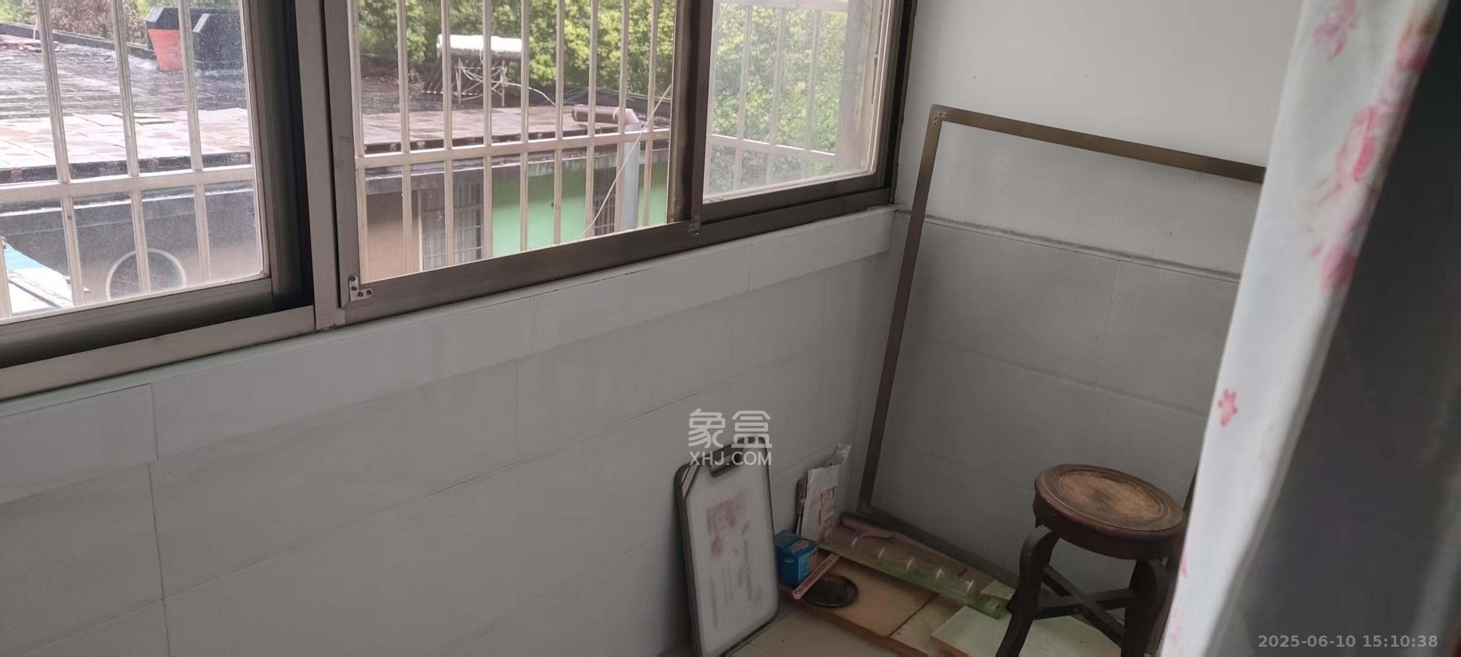 牛婆塘社区  1室1厅1卫   900.00元/月室内图