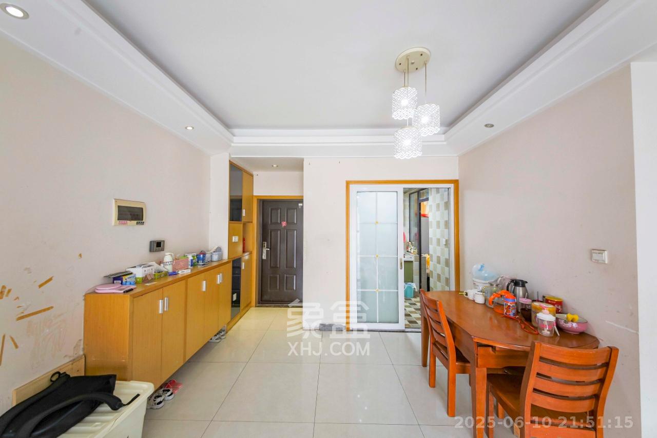 康斯丹郡(融程领秀佳园)  3室2厅1卫    2000.0元/月 康斯丹郡(融程领秀佳园)  3室2厅1卫    2000.0元/月室内图