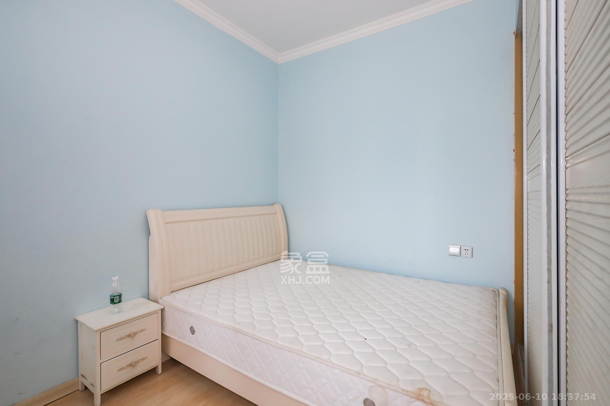 世茂铂翠湾二期 3室2厅1卫 133.8万 世茂铂翠湾二期 3室2厅1卫 133.8万卧室