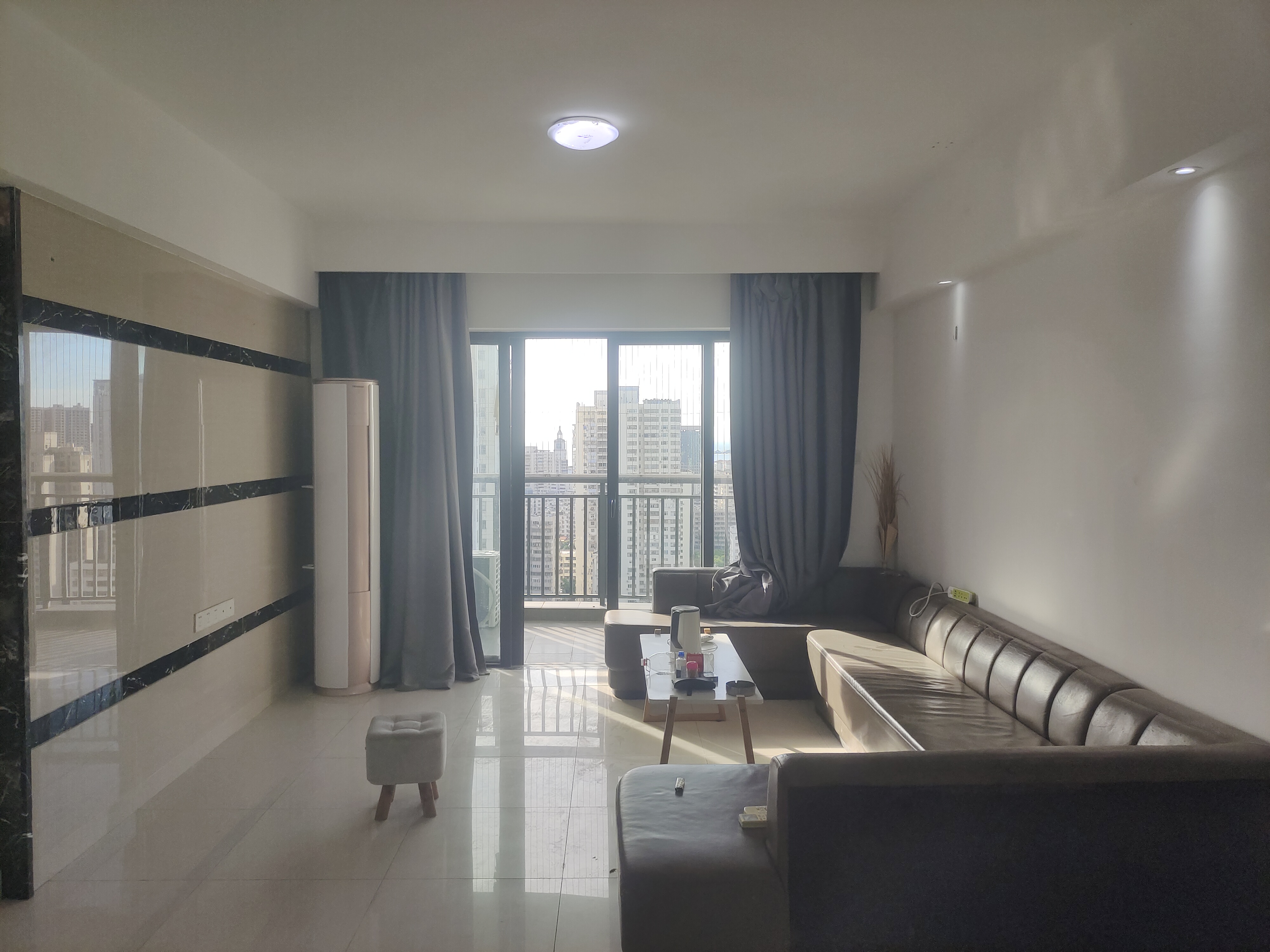 椰岛广场  3室2厅1卫    3100.0元/月 椰岛广场  3室2厅1卫    3100.0元/月室内图