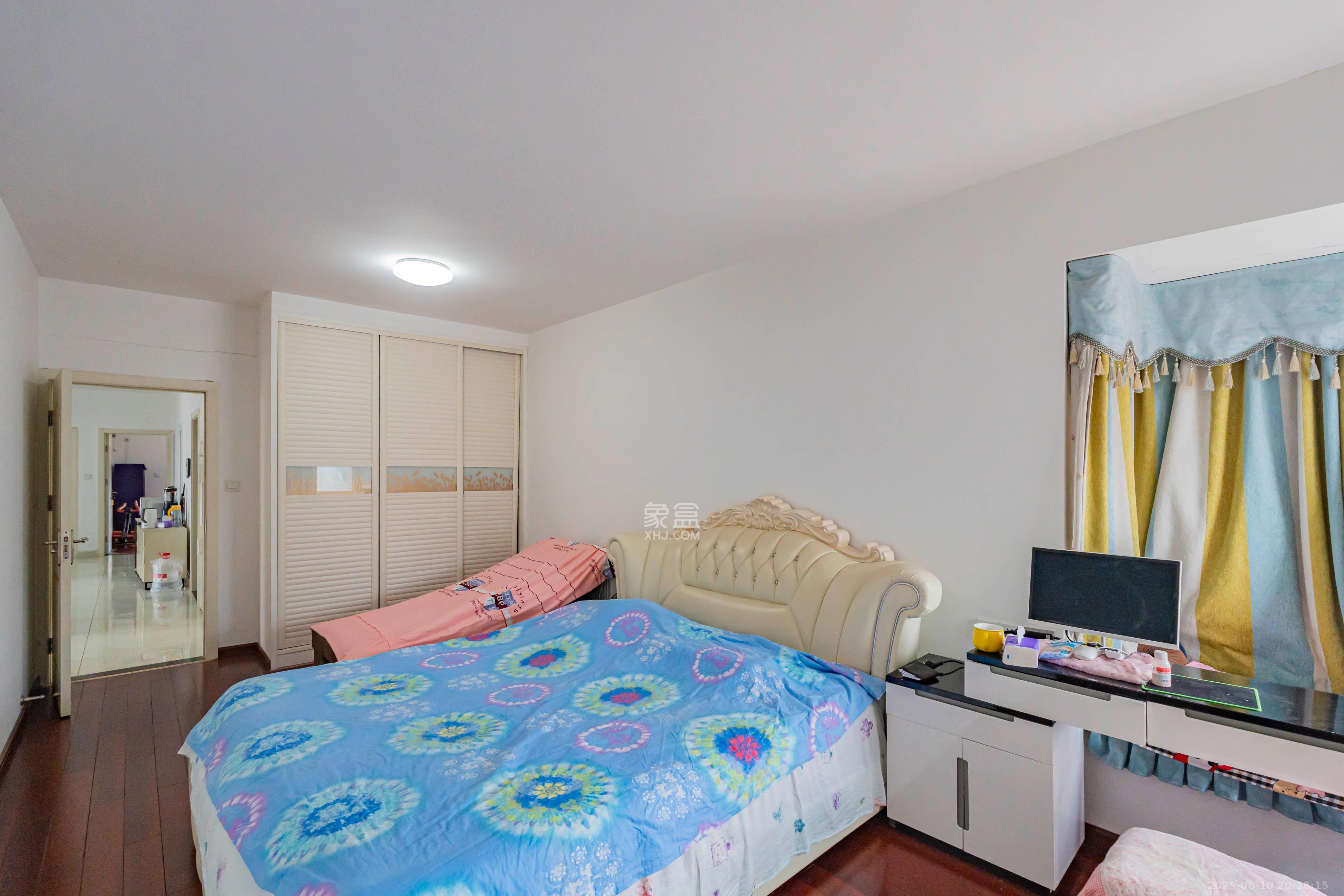 凯乐国际城 4室2厅2卫 170.0万 凯乐国际城 4室2厅2卫 170.0万卧室