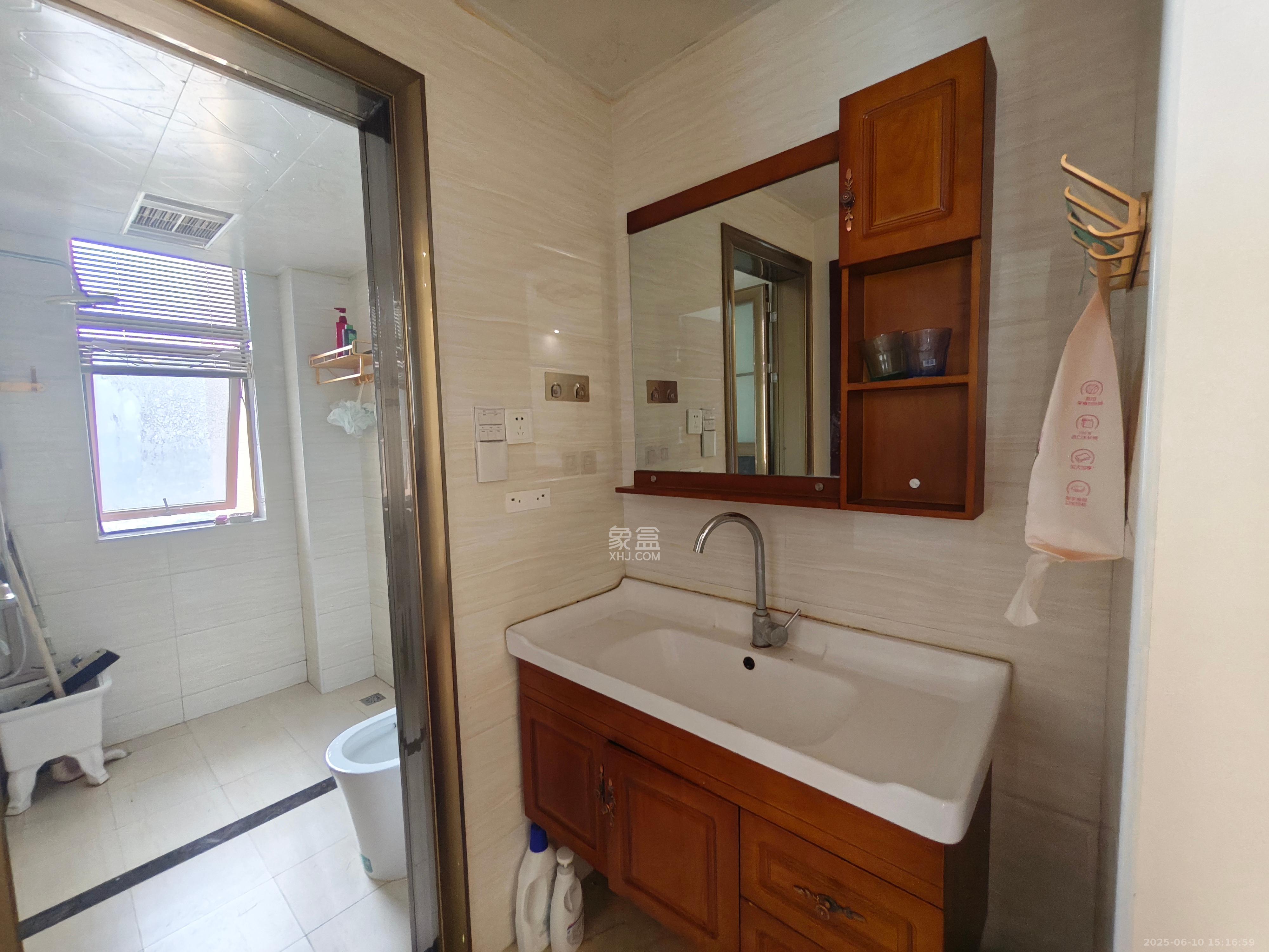 万里时代 2室1厅1卫 2600.0元/月 万里时代 2室1厅1卫 2600.0元/月室内图