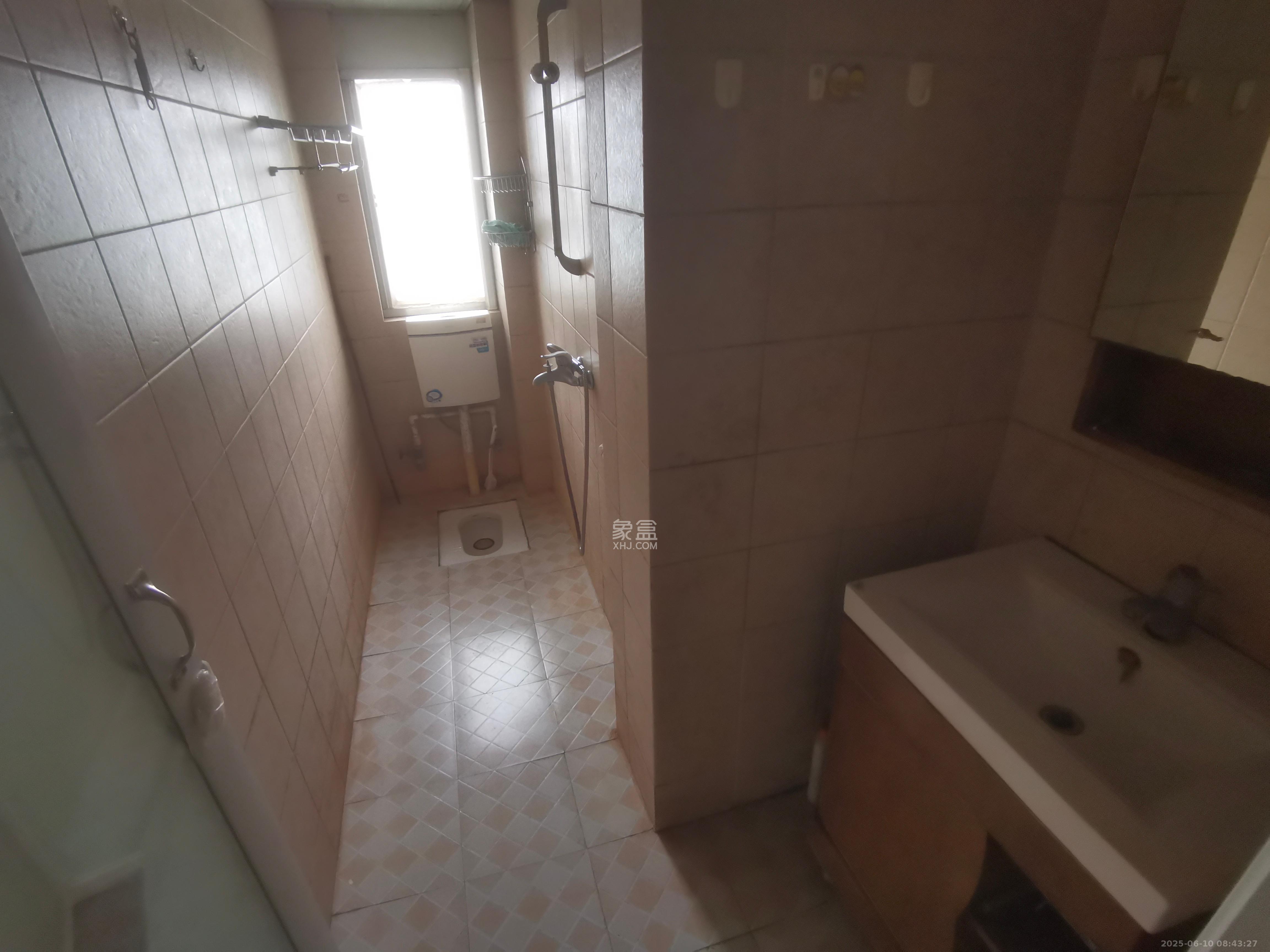 湘农桥社区 3室1厅1卫 2400.0元/月 湘农桥社区 3室1厅1卫 2400.0元/月室内图