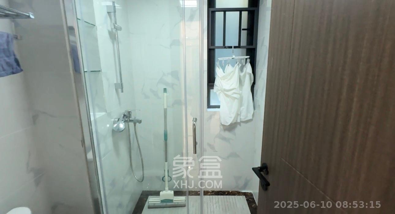 绿地V岛  3室2厅2卫   3800.00元/月室内图