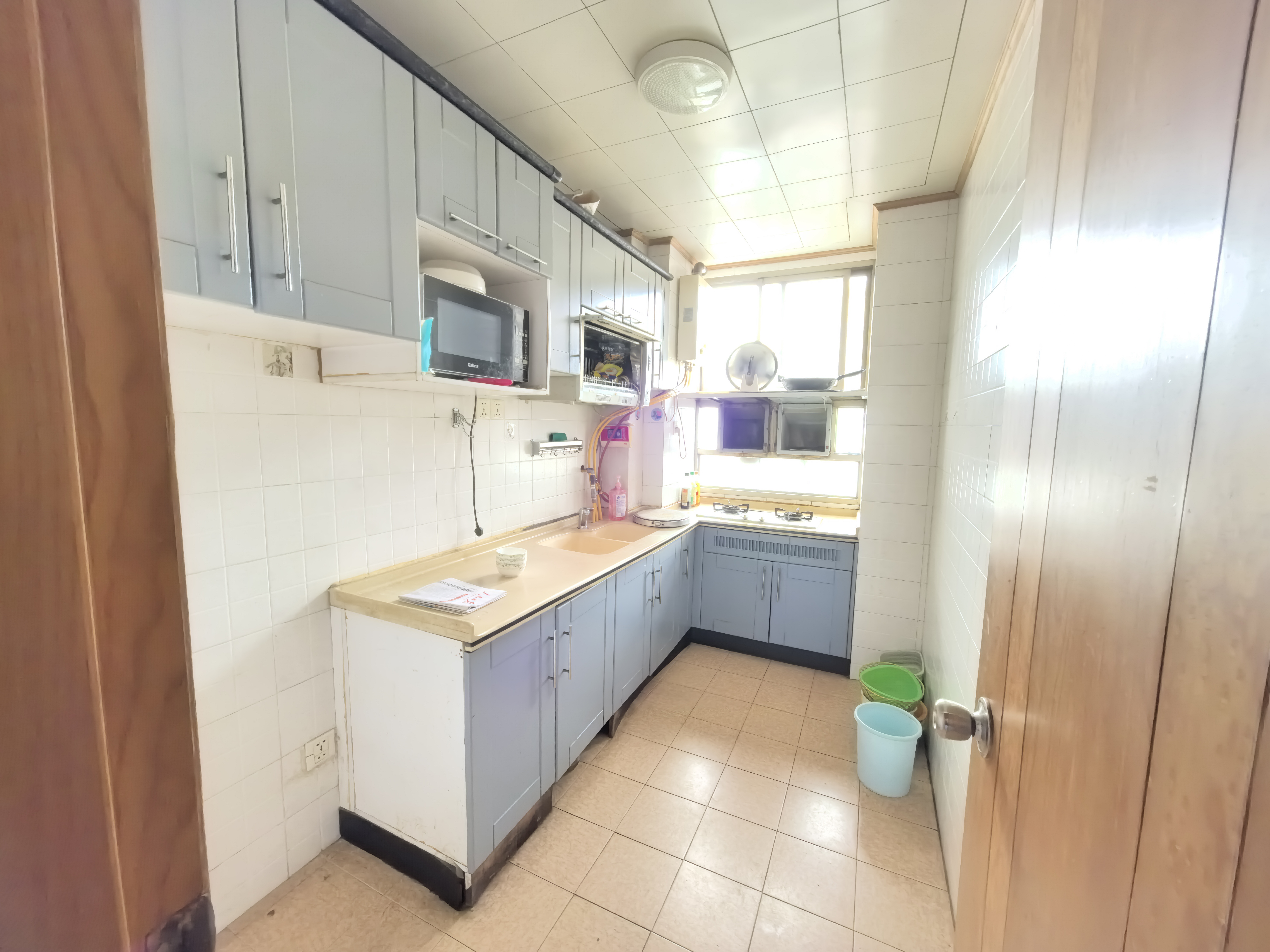 中级人民法院家属楼 4室2厅2卫 68.8万 中级人民法院家属楼 4室2厅2卫 68.8万客厅