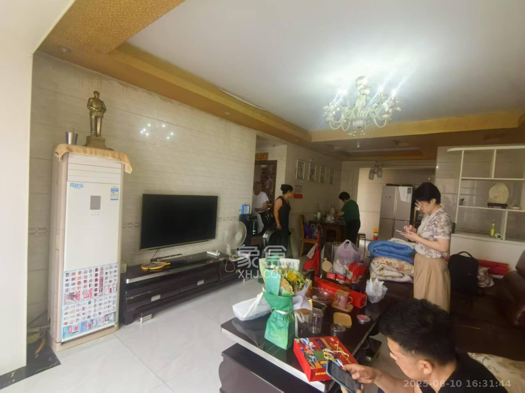 凯富南方鑫城 3室2厅2卫 2000.0元/月 凯富南方鑫城 3室2厅2卫 2000.0元/月室内图