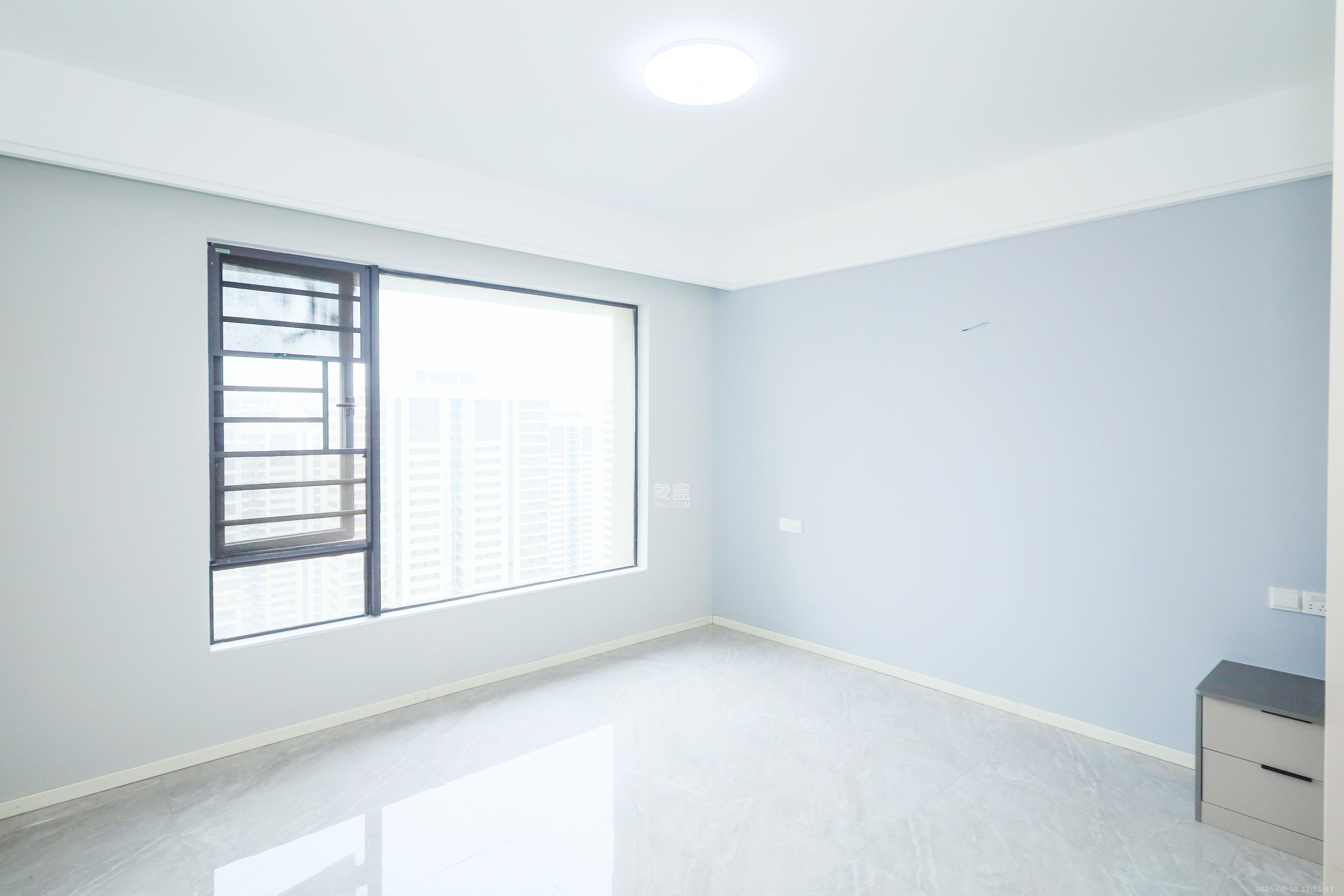 建发央著  4室2厅2卫    280.0万卧室